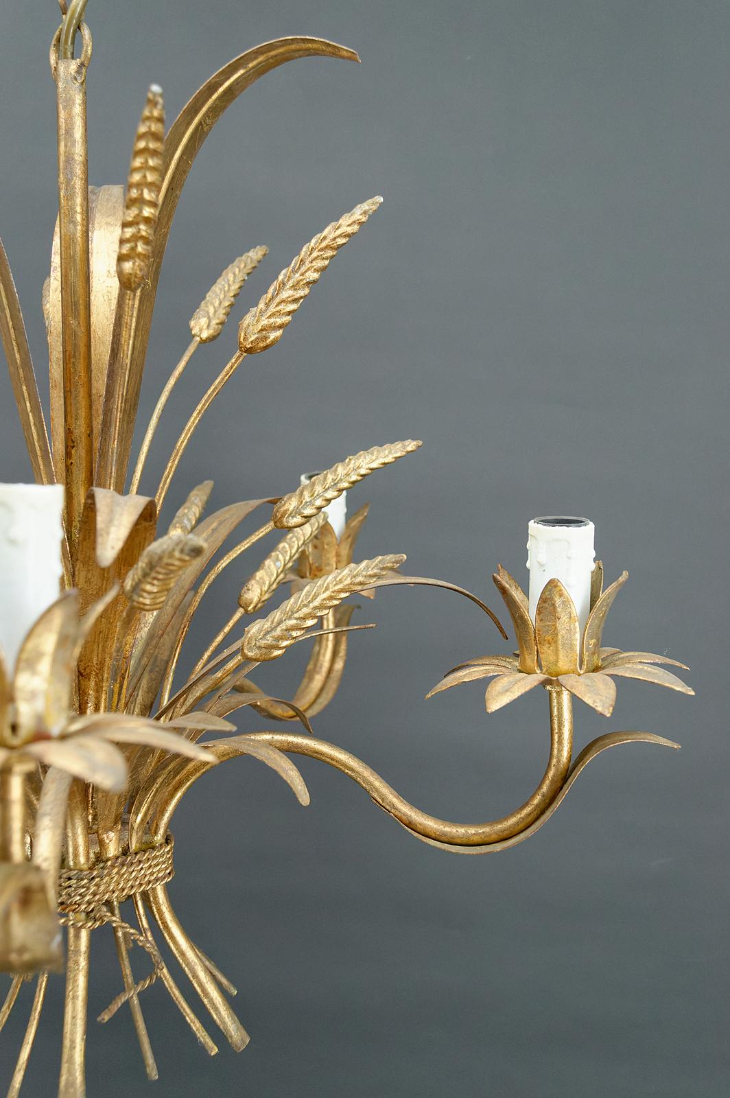 Large gilt chandelier with ears of wheat, Hollywood Regency, circa 1960 For Sale 2