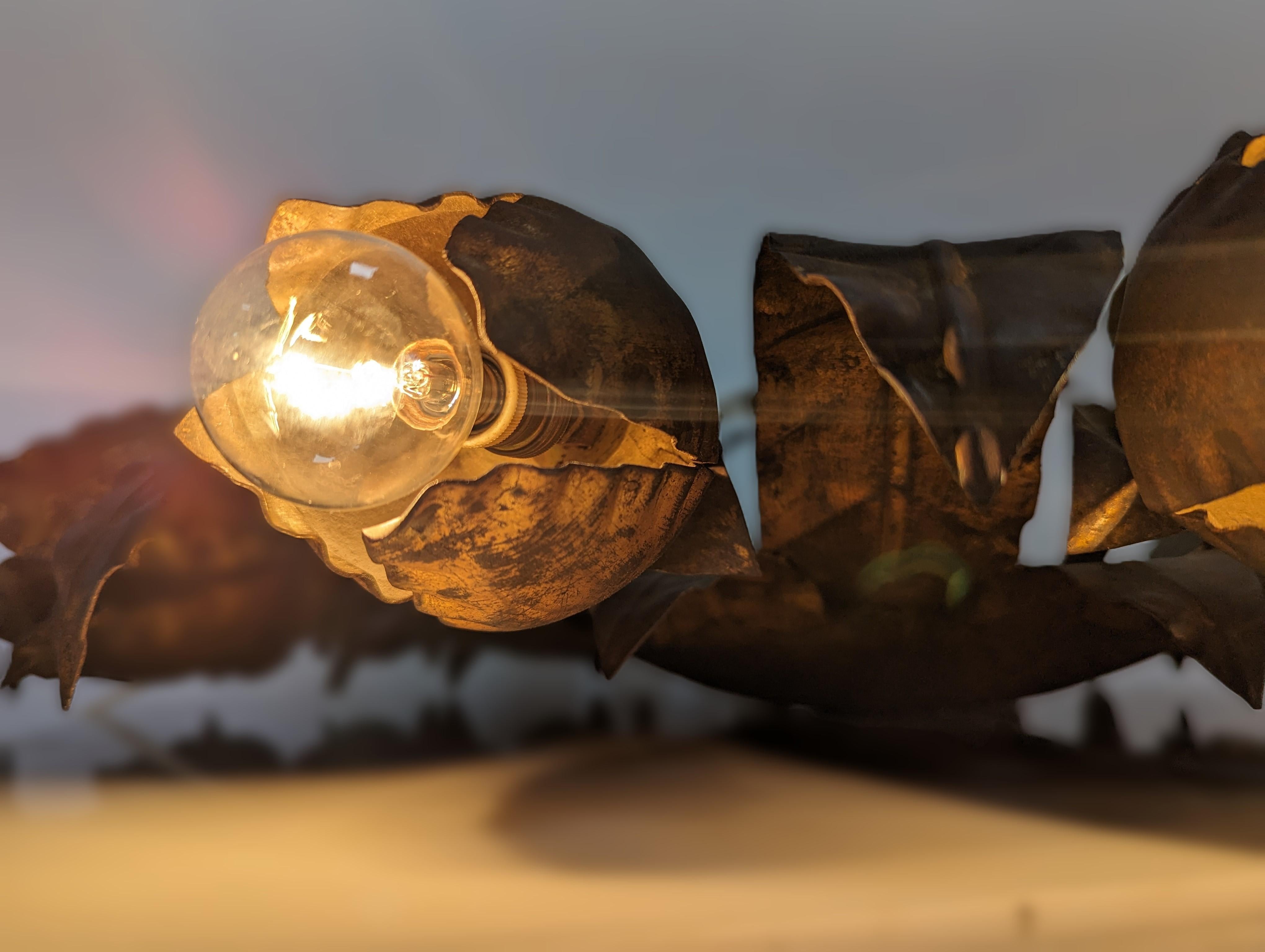 Grande lampada dorata a raggiera floreale anni '50 in vendita 1