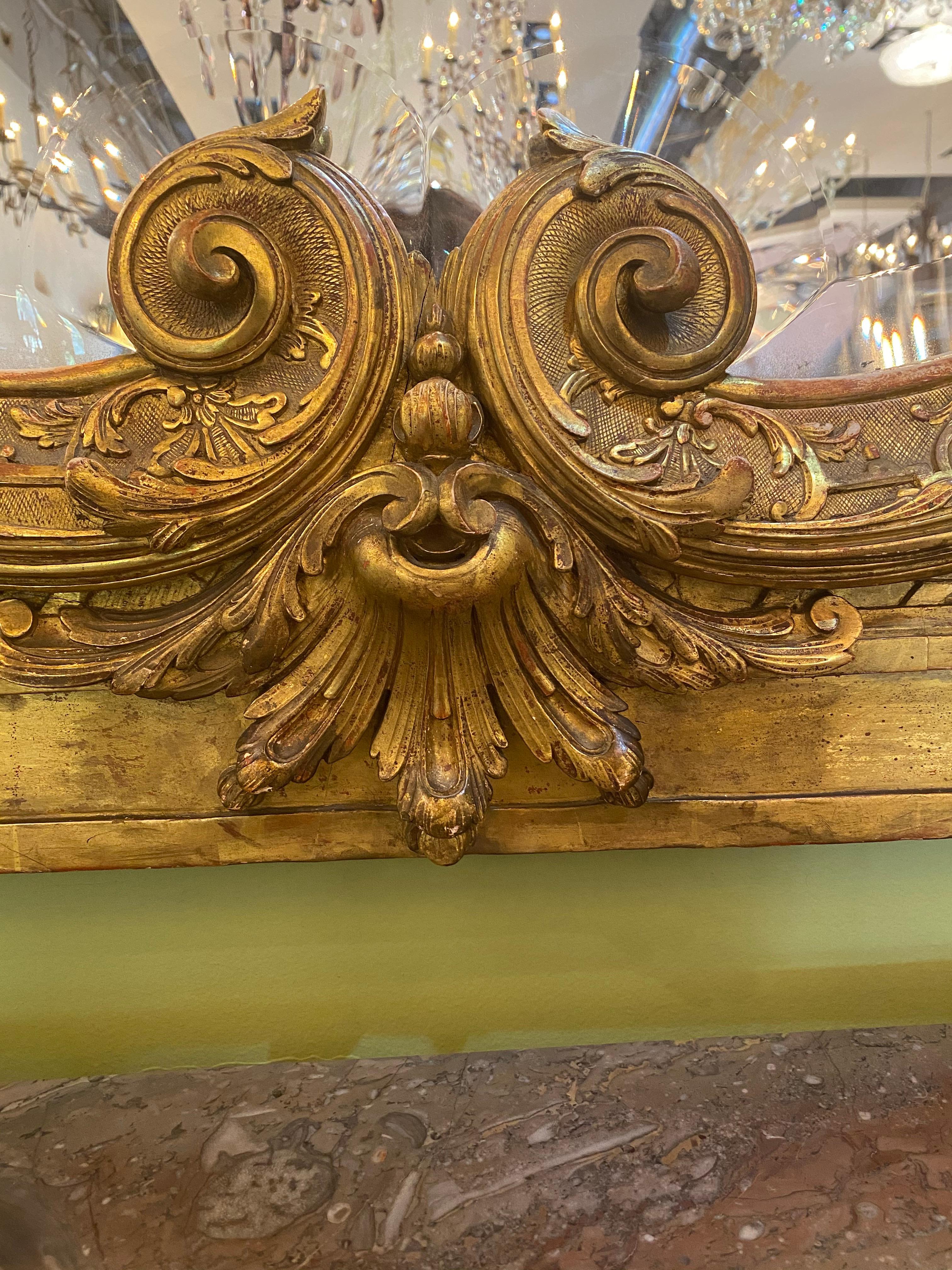 Français Grand miroir doré à l'or en vente