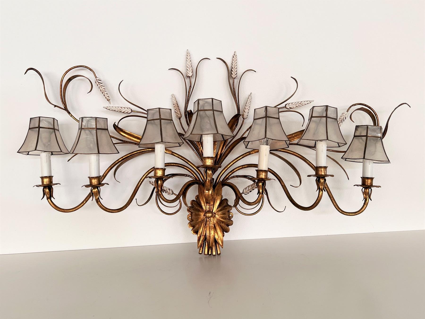 Large Gilt Hans Kögl Wall Sconce with Wheat Sheaf and Mother-of-Pearl Lampshades For Sale 4