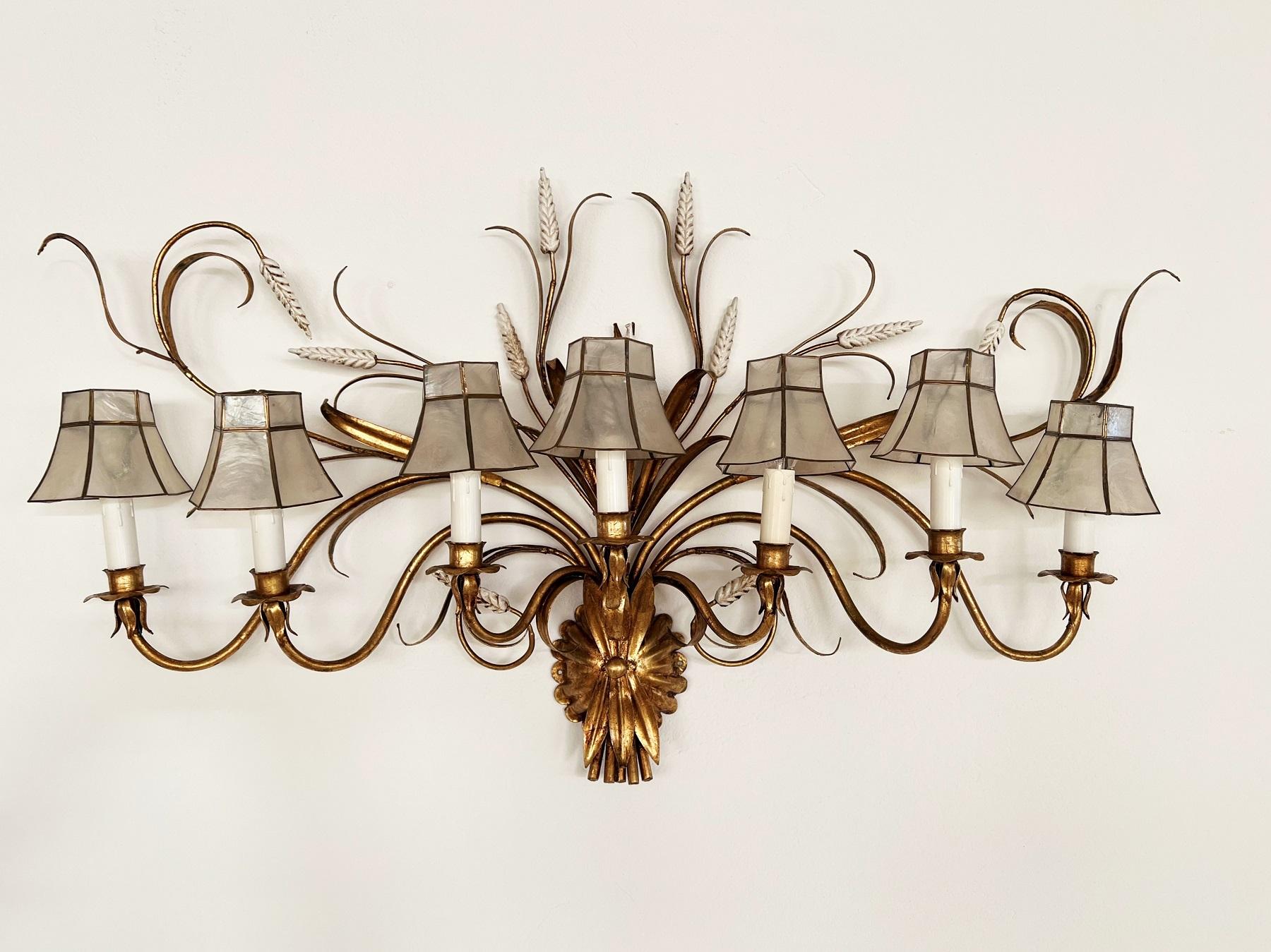 Large Gilt Hans Kögl Wall Sconce with Wheat Sheaf and Mother-of-Pearl Lampshades For Sale 11