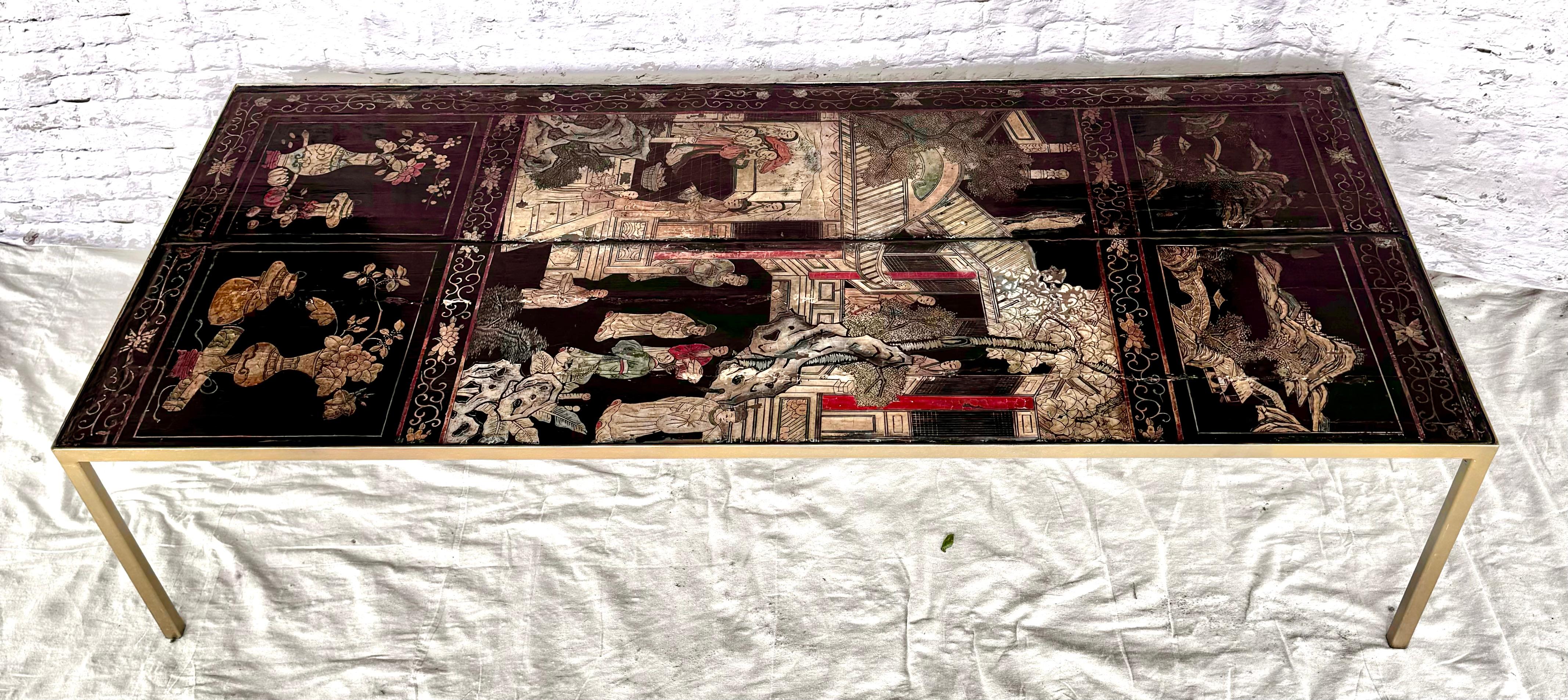 Laque Grande table basse en fer doré et plateau Coromandel du XVIIIe siècle en vente