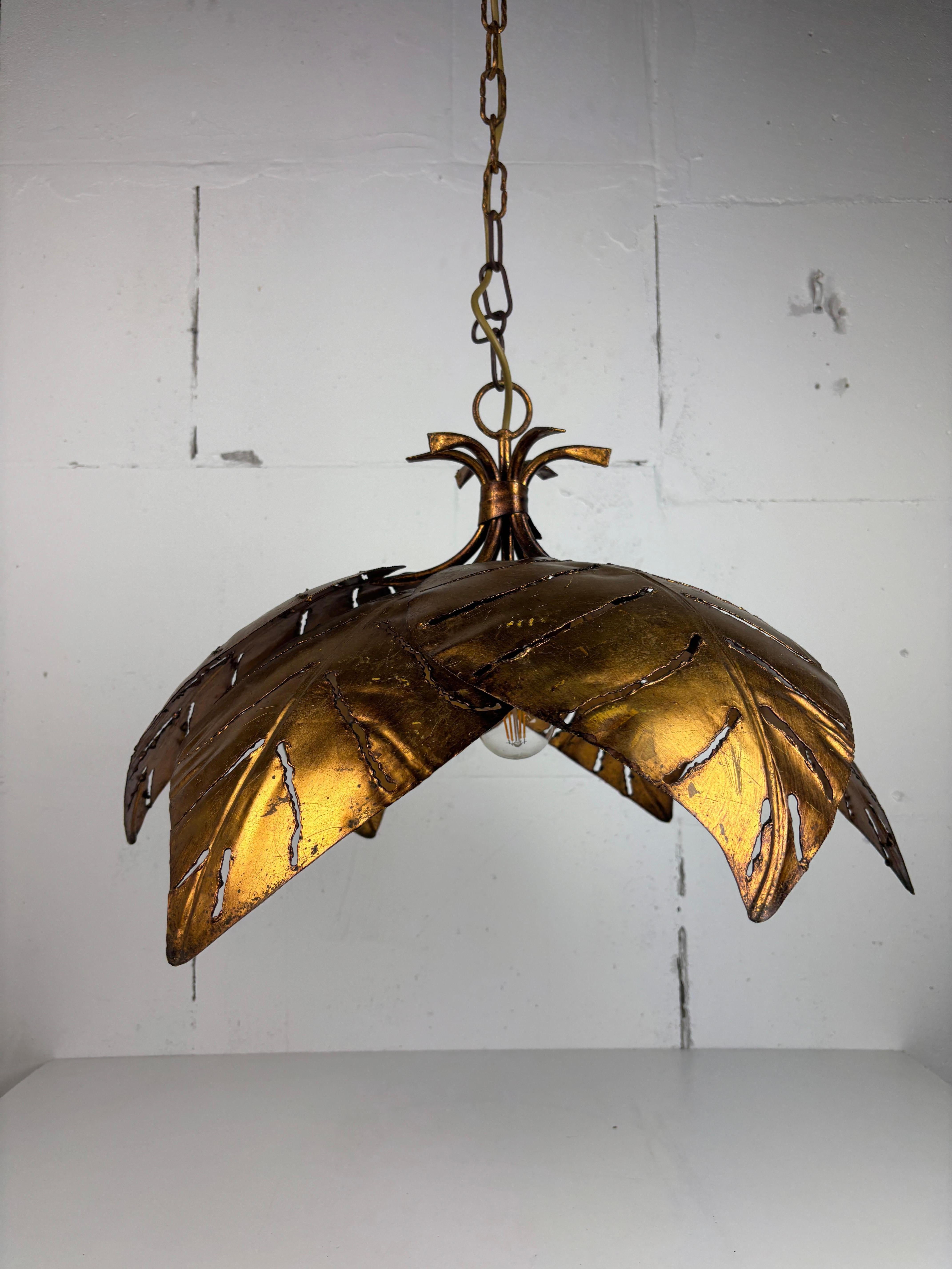 Mid-Century Modern Large gilt metal palm leaf pendant in the style of Maison Jansen, France 1960s For Sale