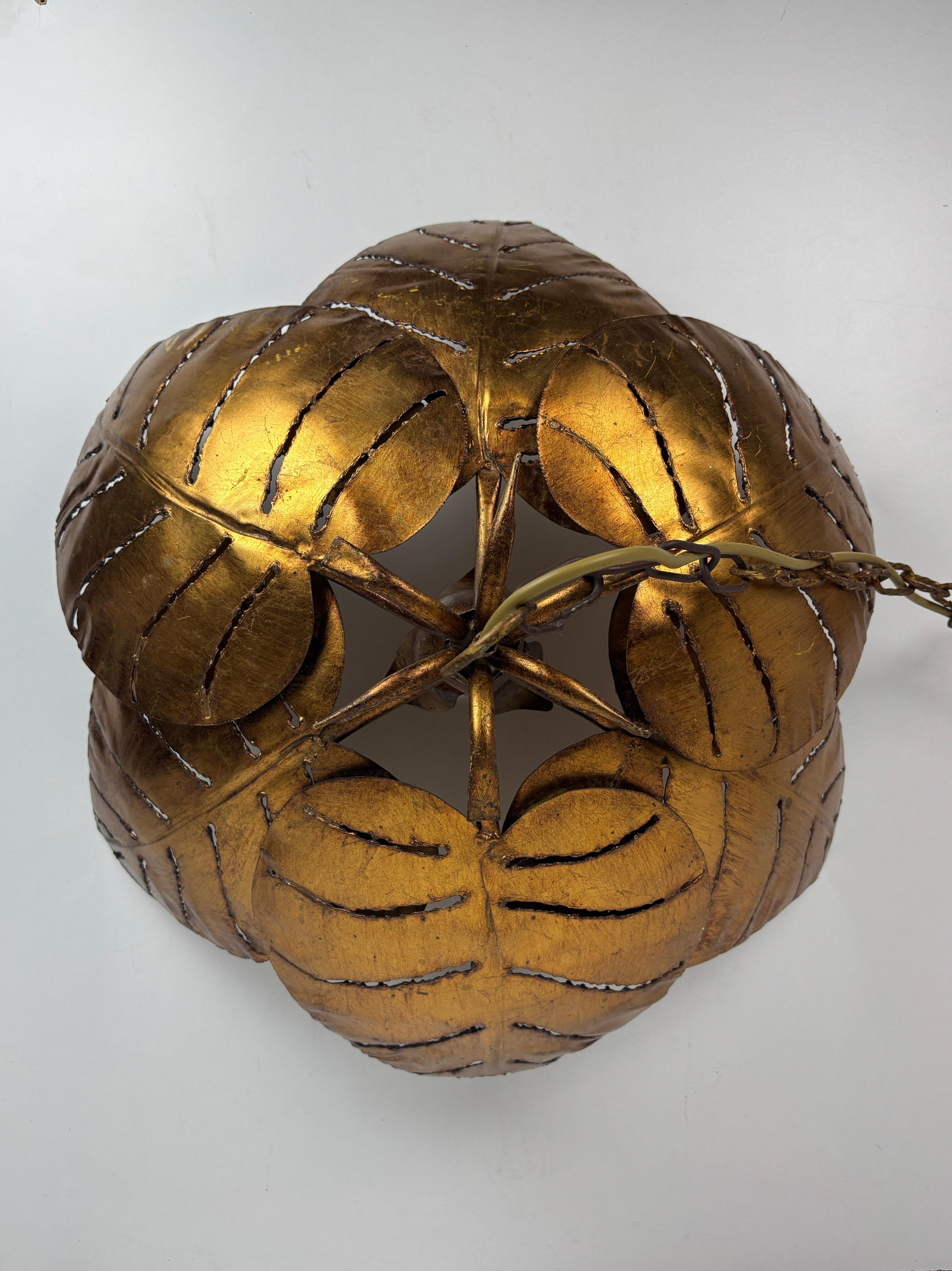 French Large gilt metal palm leaf pendant in the style of Maison Jansen, France 1960s For Sale