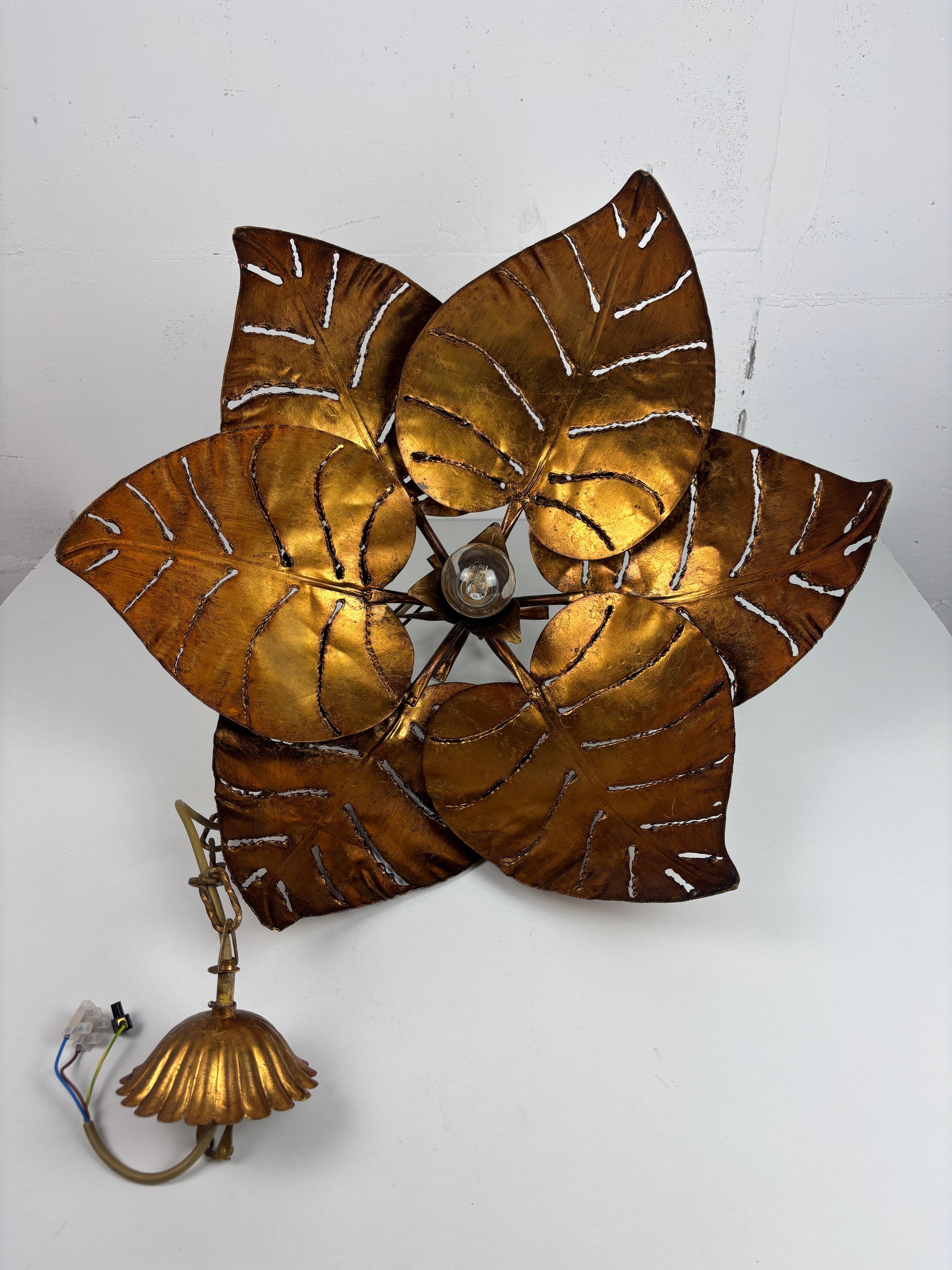 Gilt Large gilt metal palm leaf pendant in the style of Maison Jansen, France 1960s For Sale