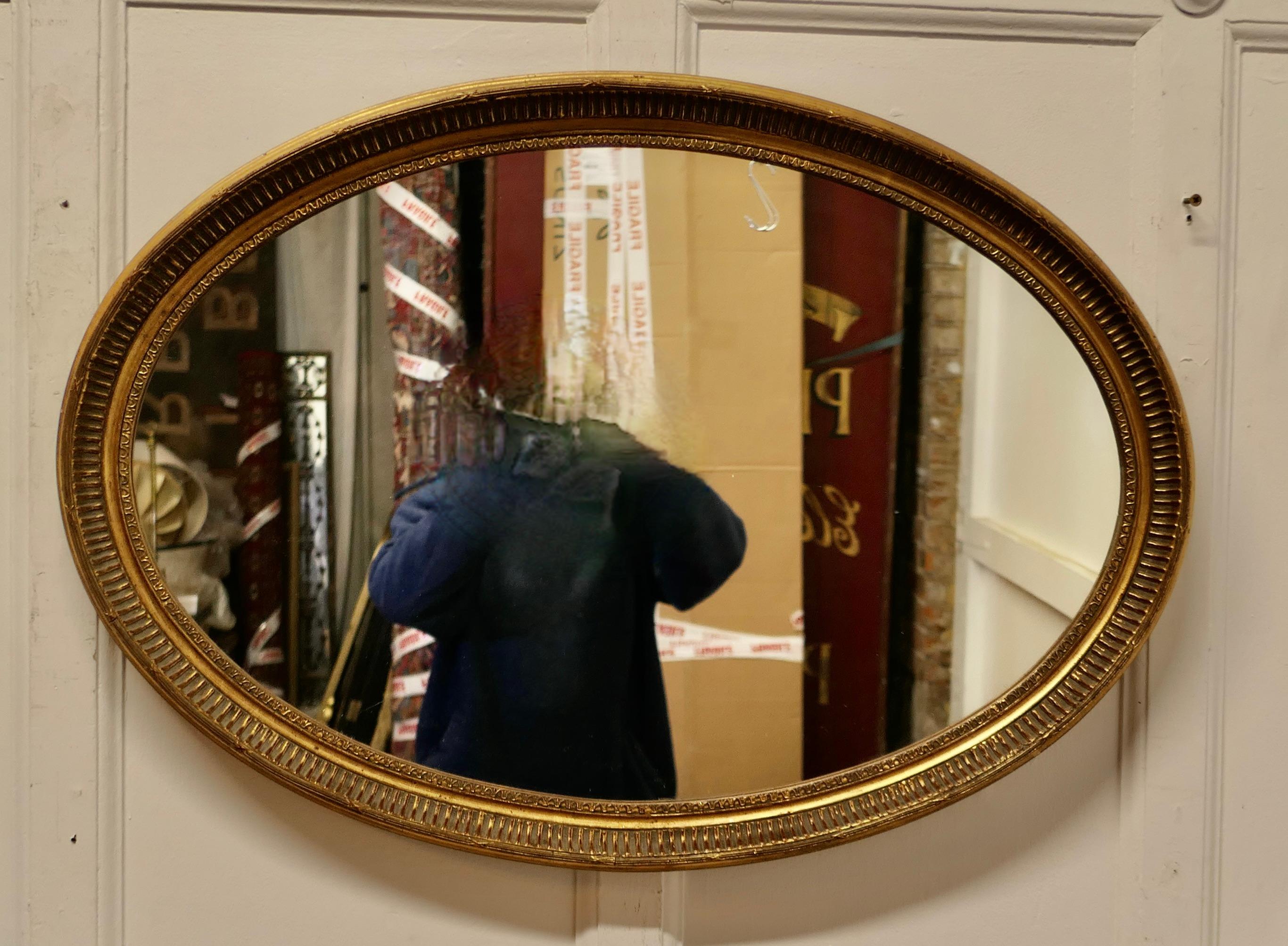 Large Gilt Oval Mirror    In Good Condition For Sale In Chillerton, Isle of Wight