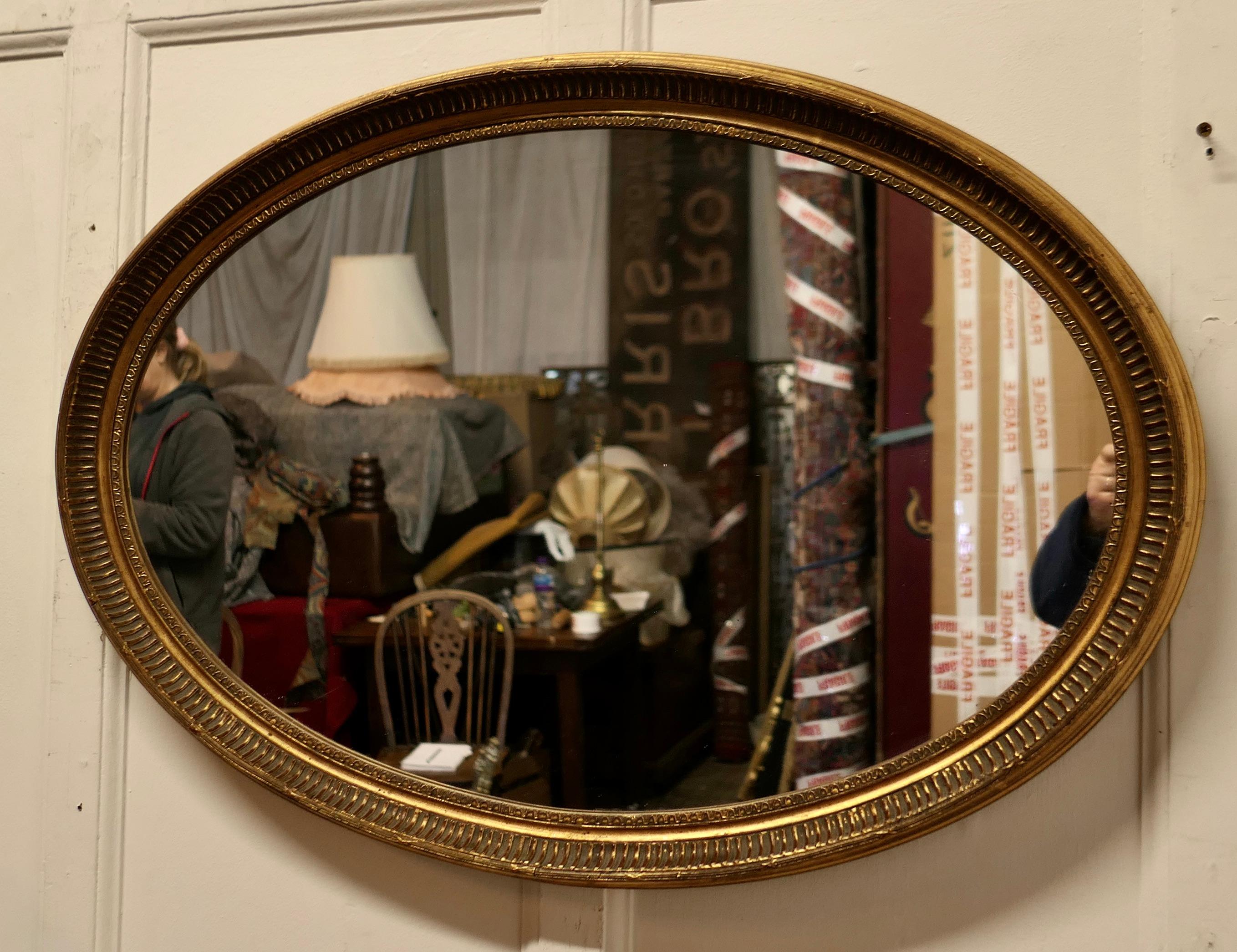 Grand miroir ovale doré    en vente 2