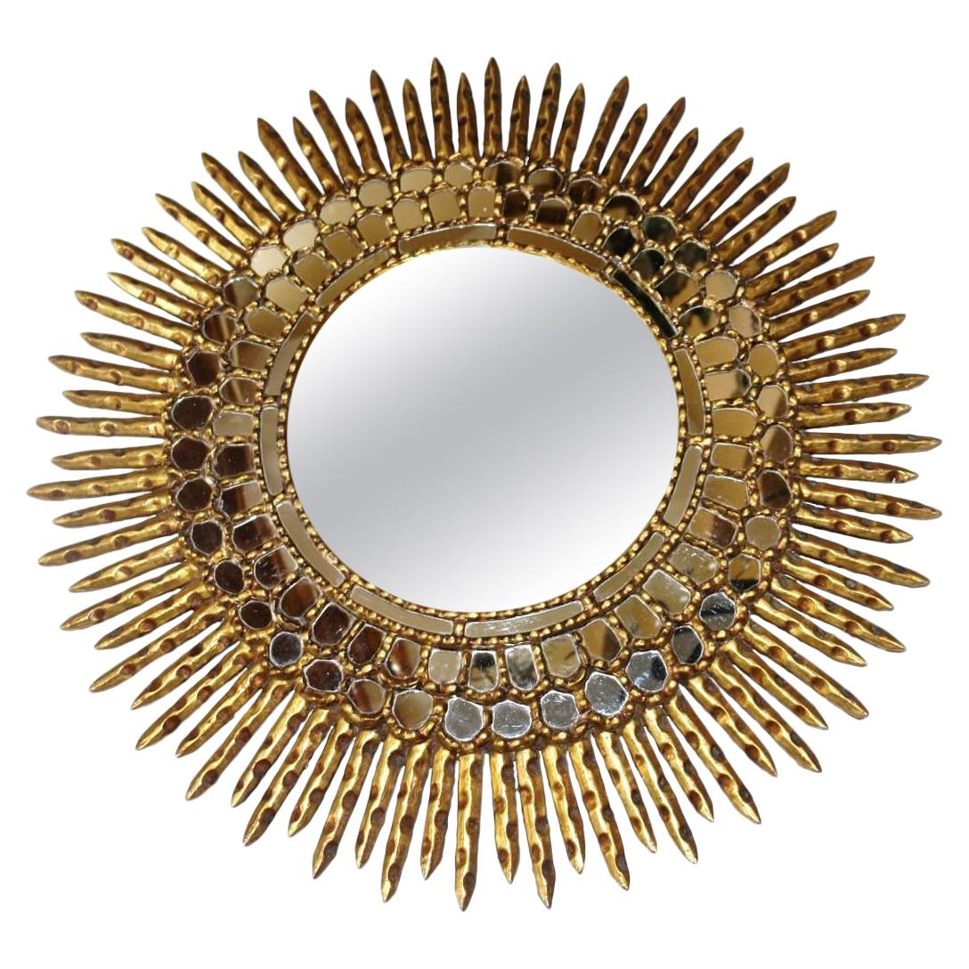 Paire de miroirs Sunburst en bois doré, vendus à l'unité
