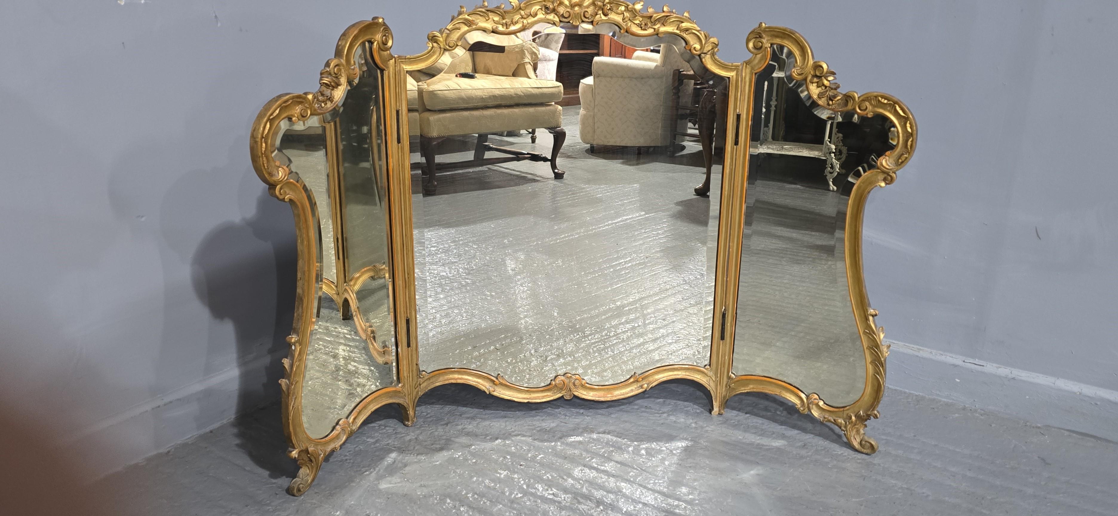 


A good French very nice carved giltwood triptych dressing table mirror, with bevelled mirrors and solid oak back, in very good overall condition.

33