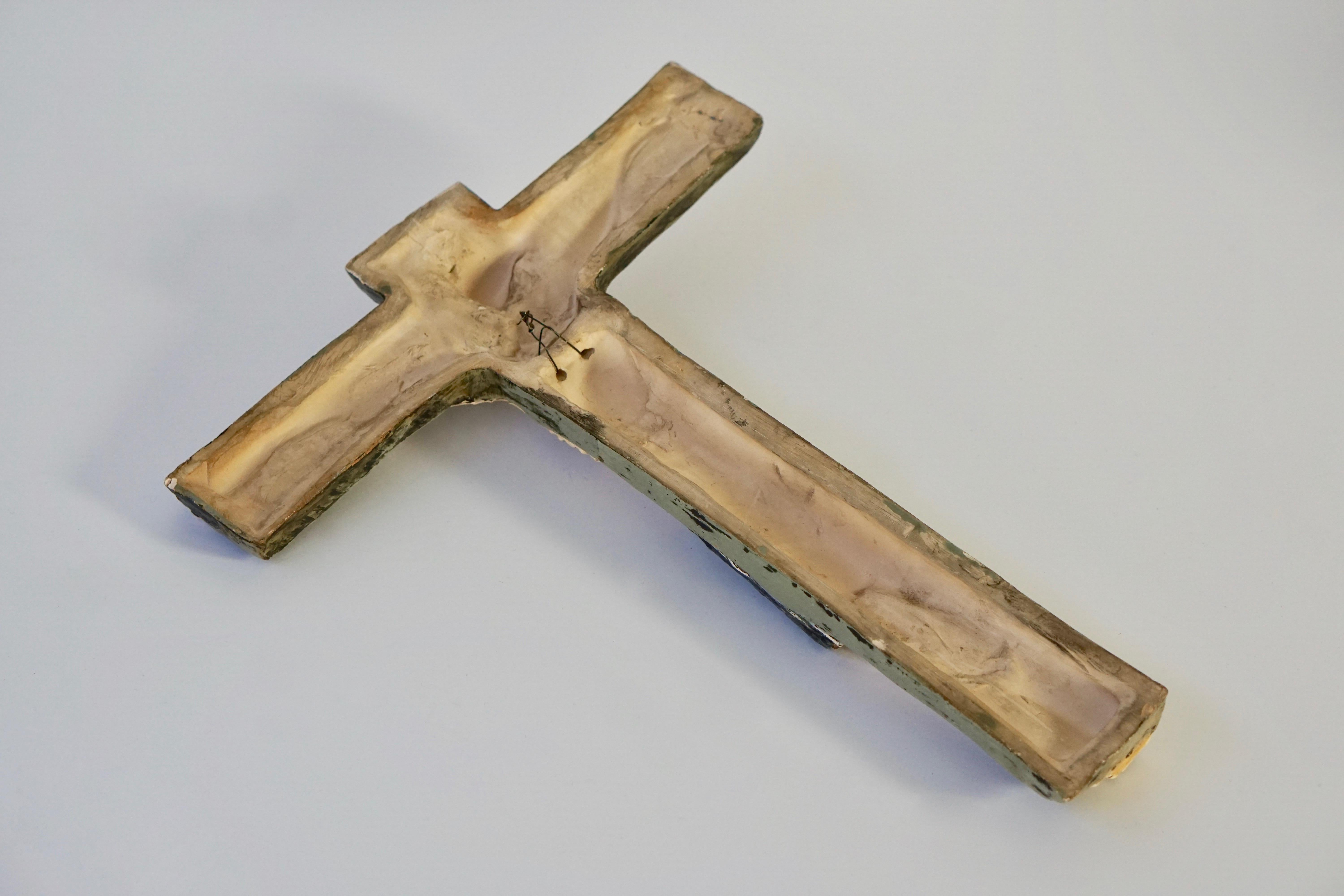 Grand crucifix mural doré, céramique émaillée, fait à la main, Belgique 4