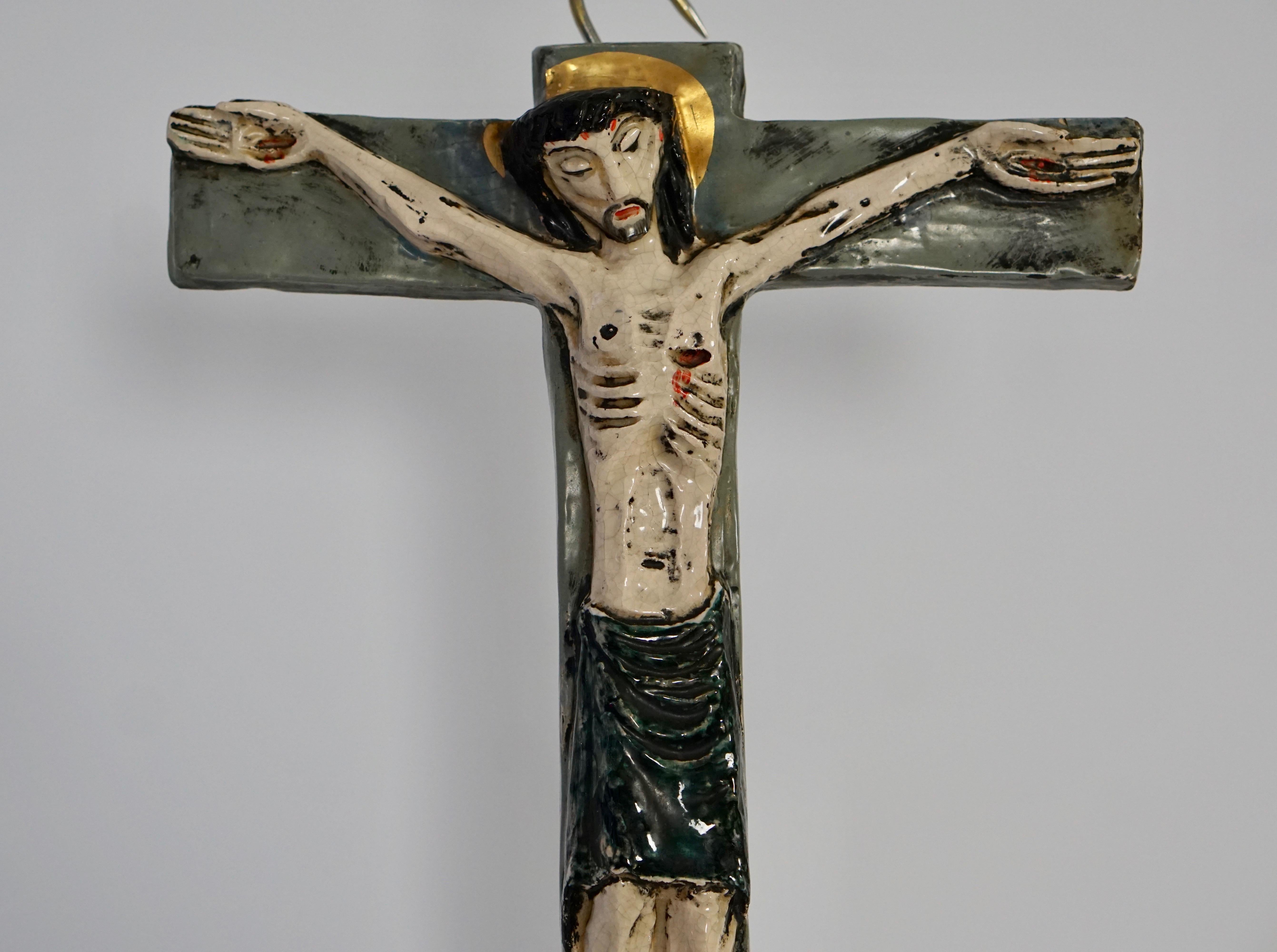 Céramique Grand crucifix mural doré, céramique émaillée, fait à la main, Belgique