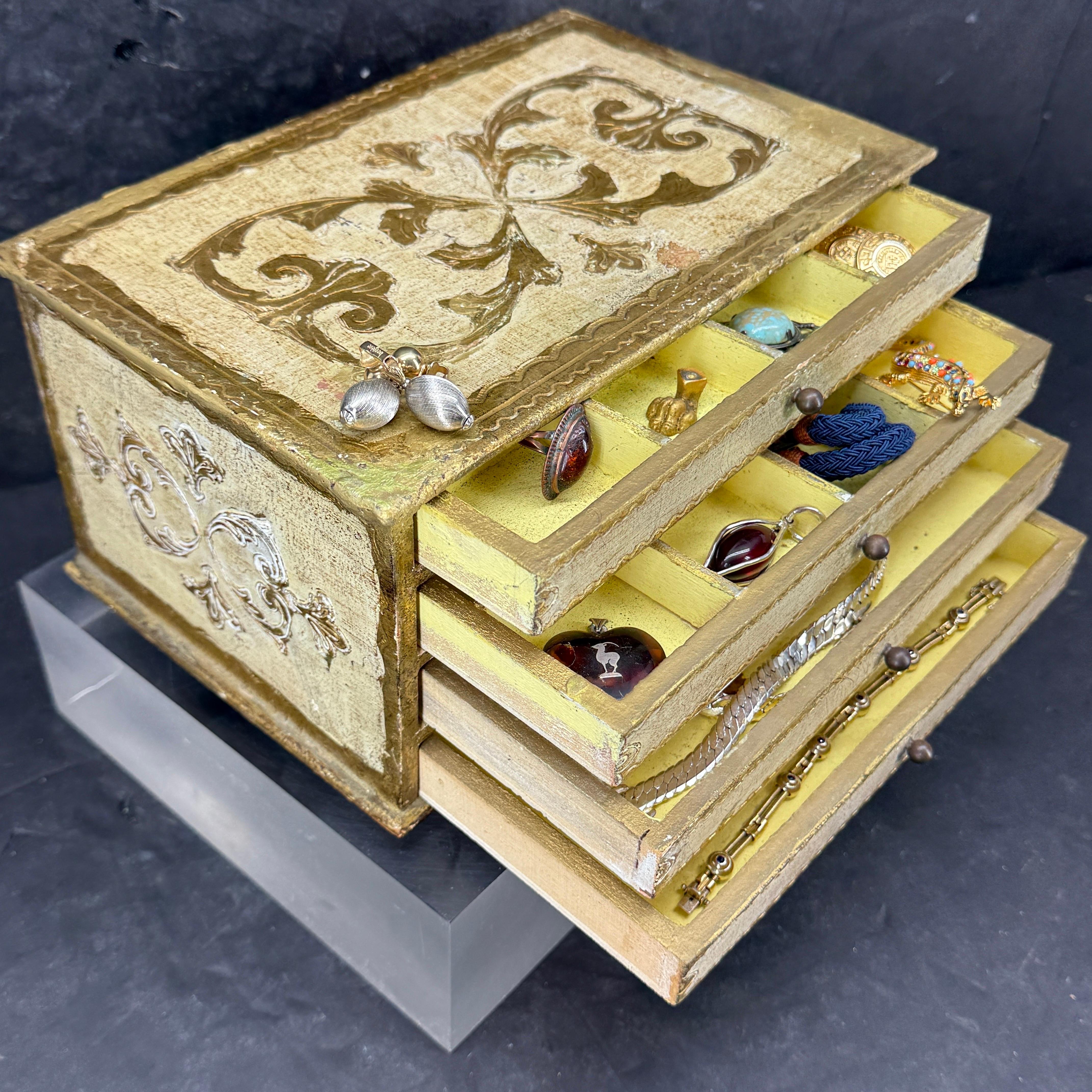 Large Gilt Wood Florentine Jewelry Box Chest of Drawers, Italy 1950's For Sale 3