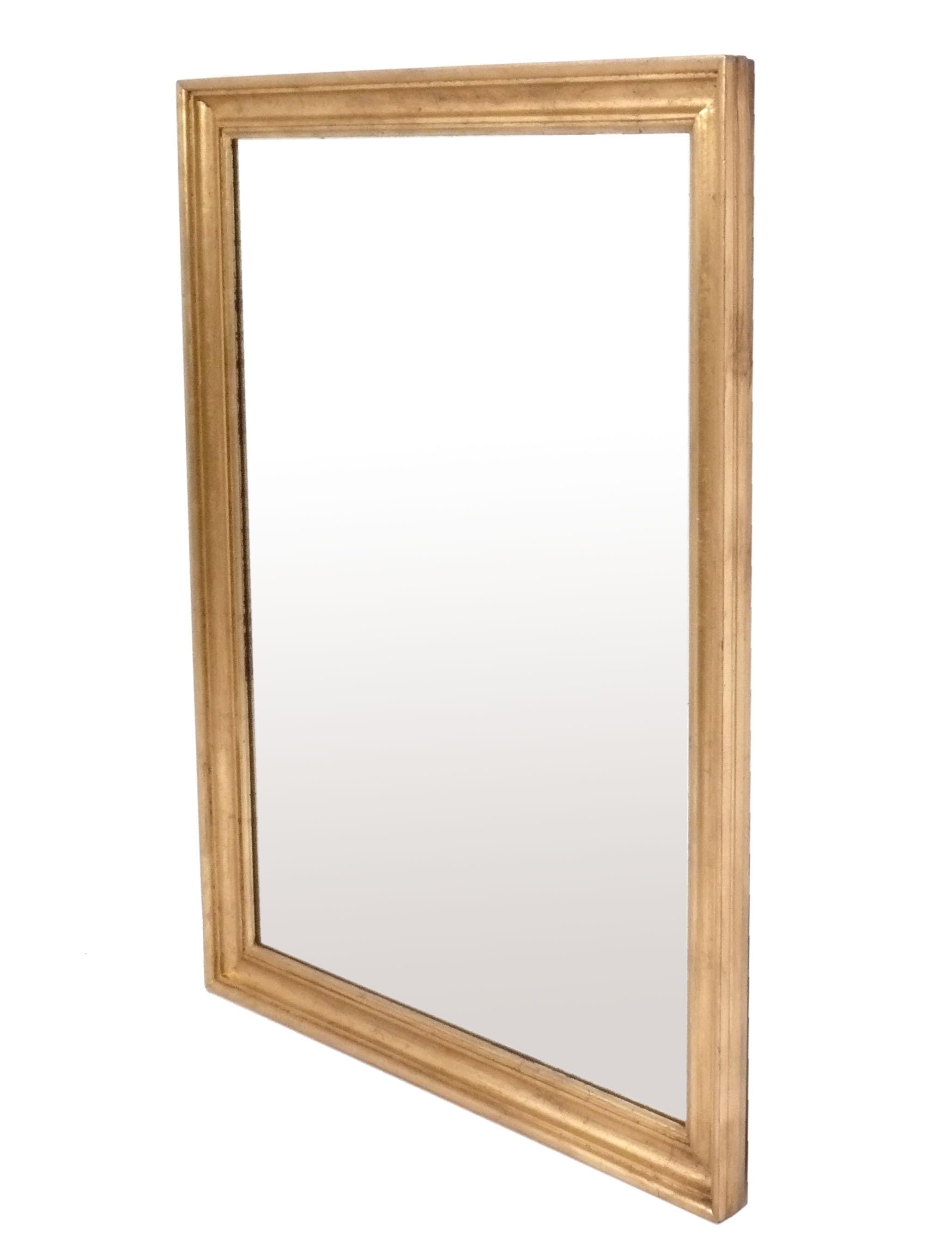 Großer Spiegel aus vergoldetem Holz, amerikanisch, ca. 1960er Jahre. Er misst eine beeindruckende Höhe von 44,5