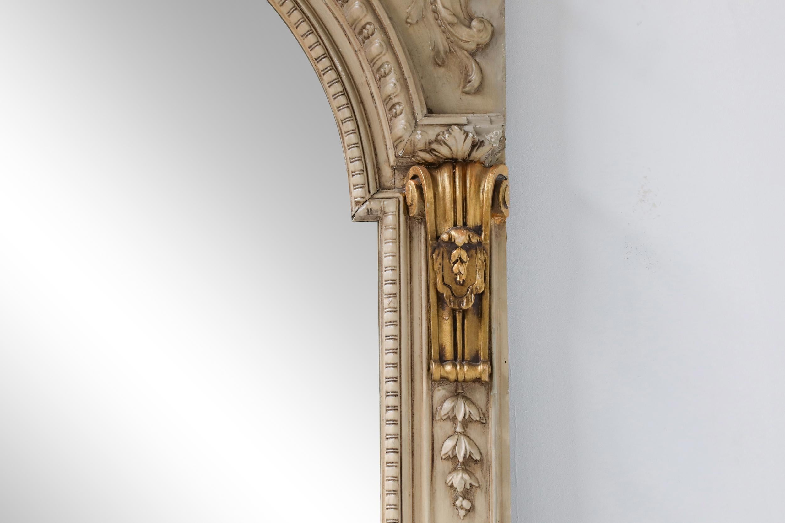 Grande specchio da terra a tutta lunghezza con cornice in legno dorato, metà del secolo scorso, anni '50 In condizioni ottime in vendita a Antwerp, BE