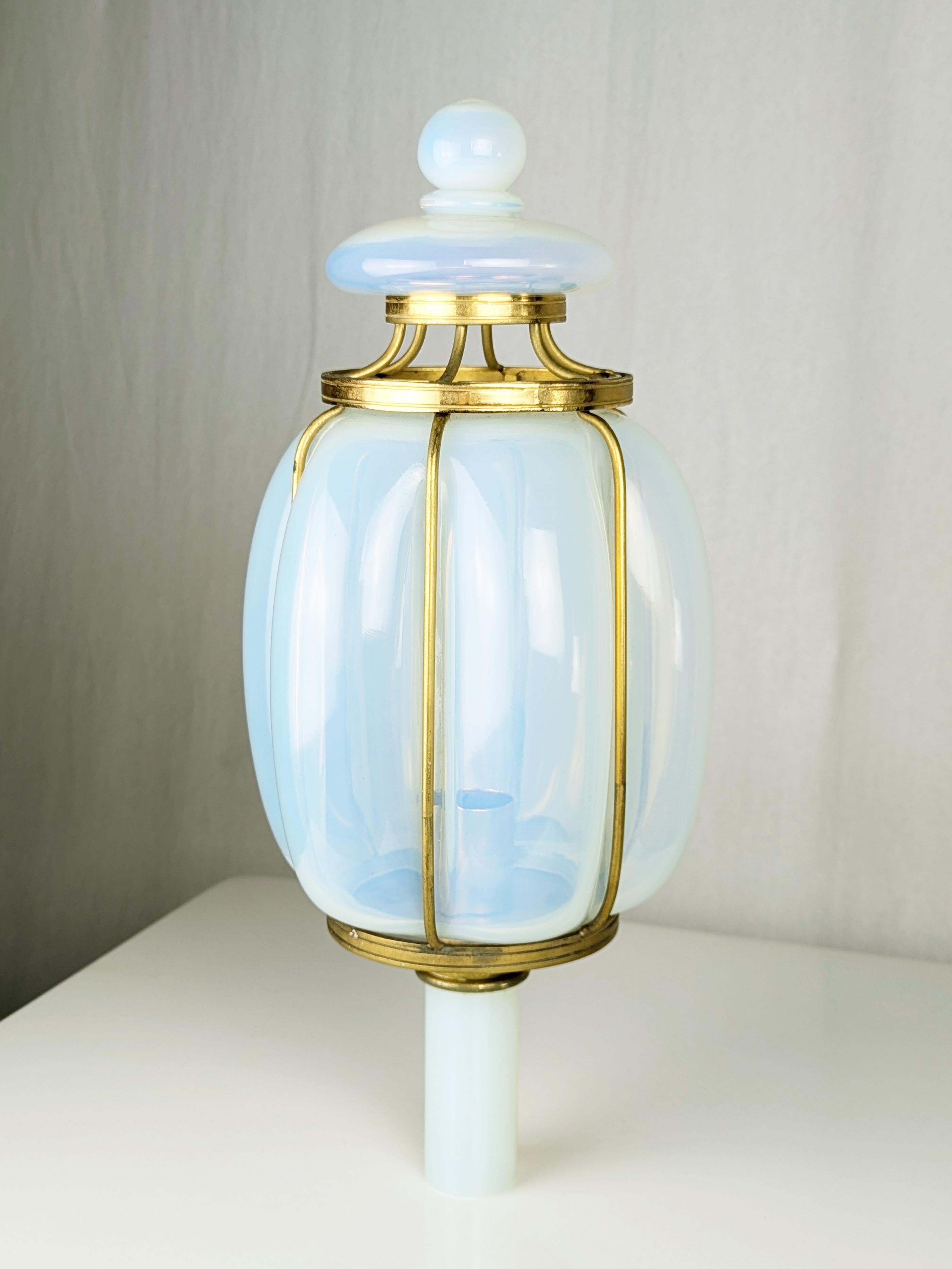 Large Gilted Metal & Iridescent Murano Glass 1940s Sconce For Sale 6
