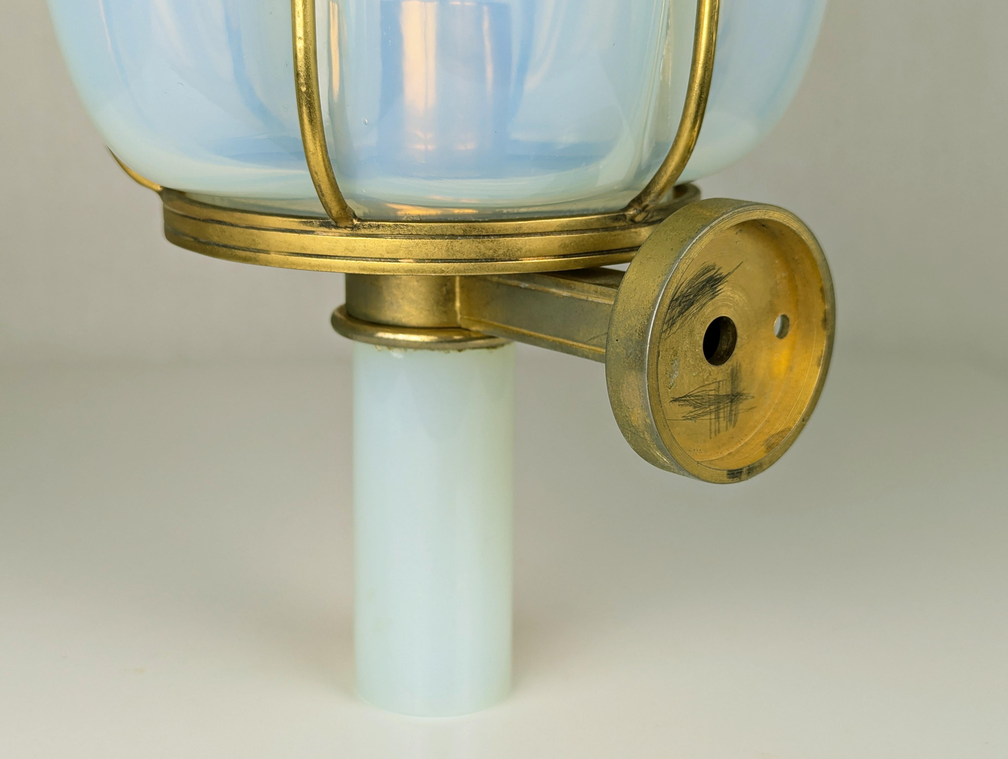Large Gilted Metal & Iridescent Murano Glass 1940s Sconce For Sale 7