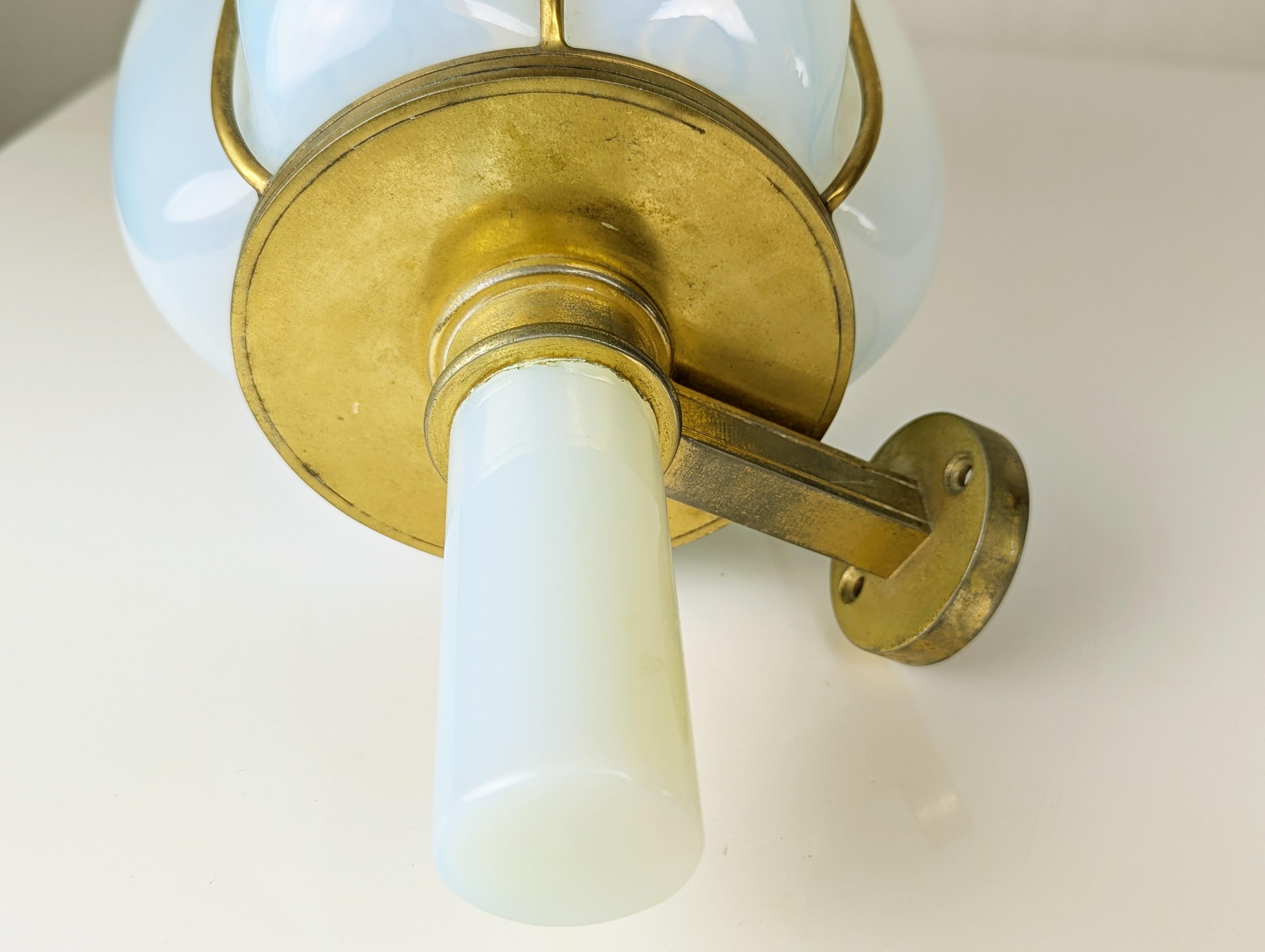 Large Gilted Metal & Iridescent Murano Glass 1940s Sconce For Sale 9
