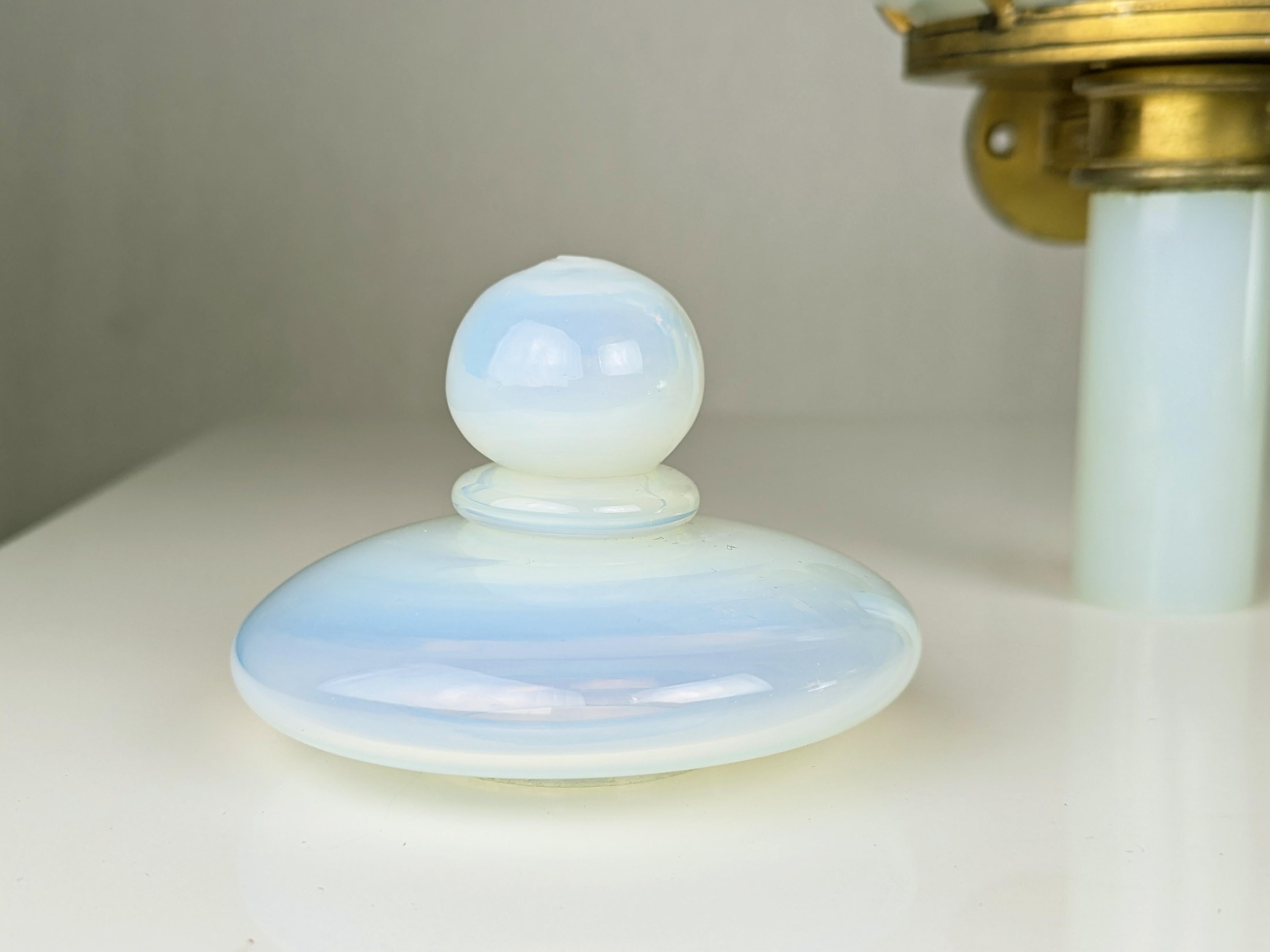 Large Gilted Metal & Iridescent Murano Glass 1940s Sconce In Good Condition For Sale In Varese, Lombardia