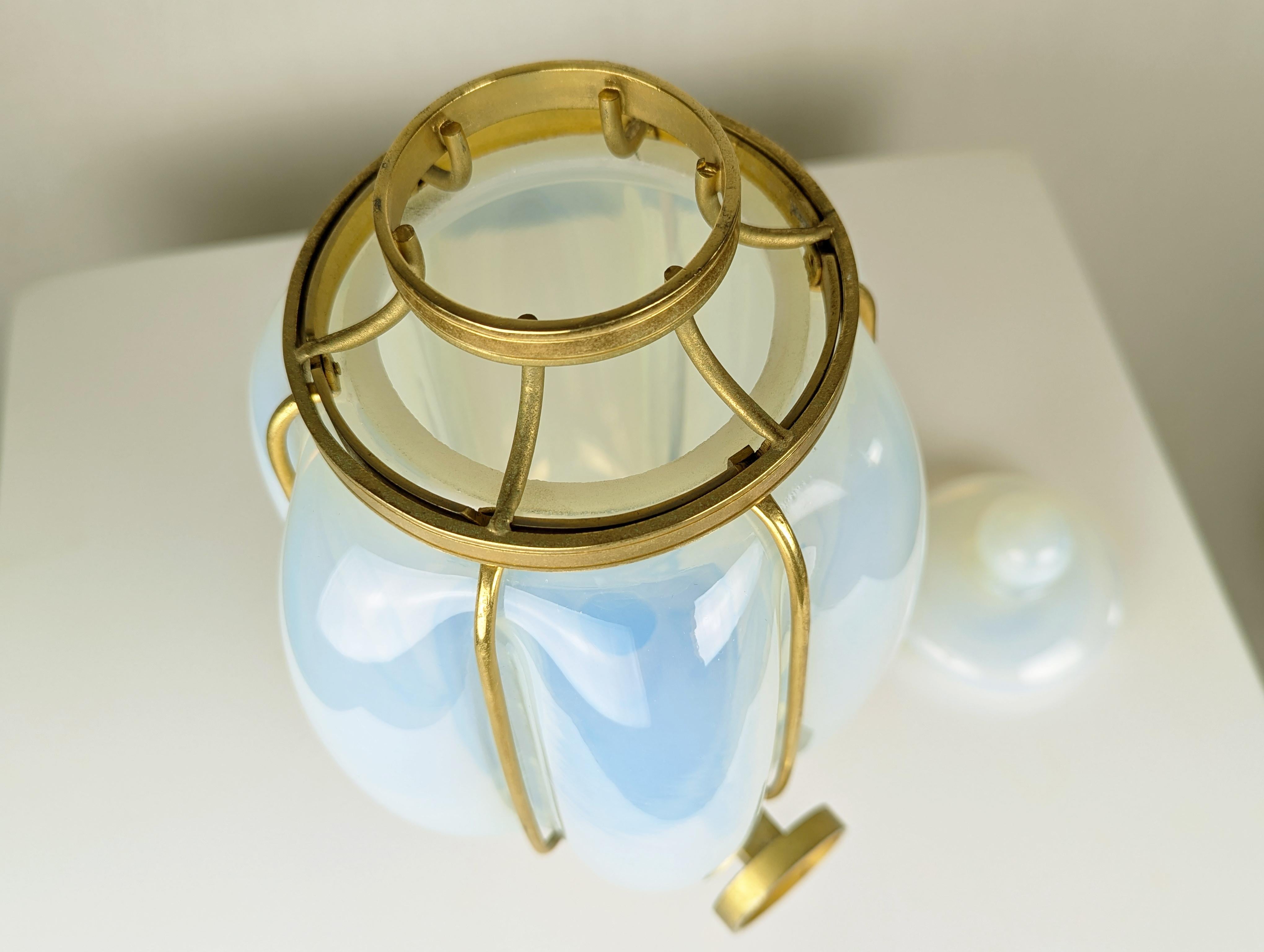 Large Gilted Metal & Iridescent Murano Glass 1940s Sconce For Sale 1