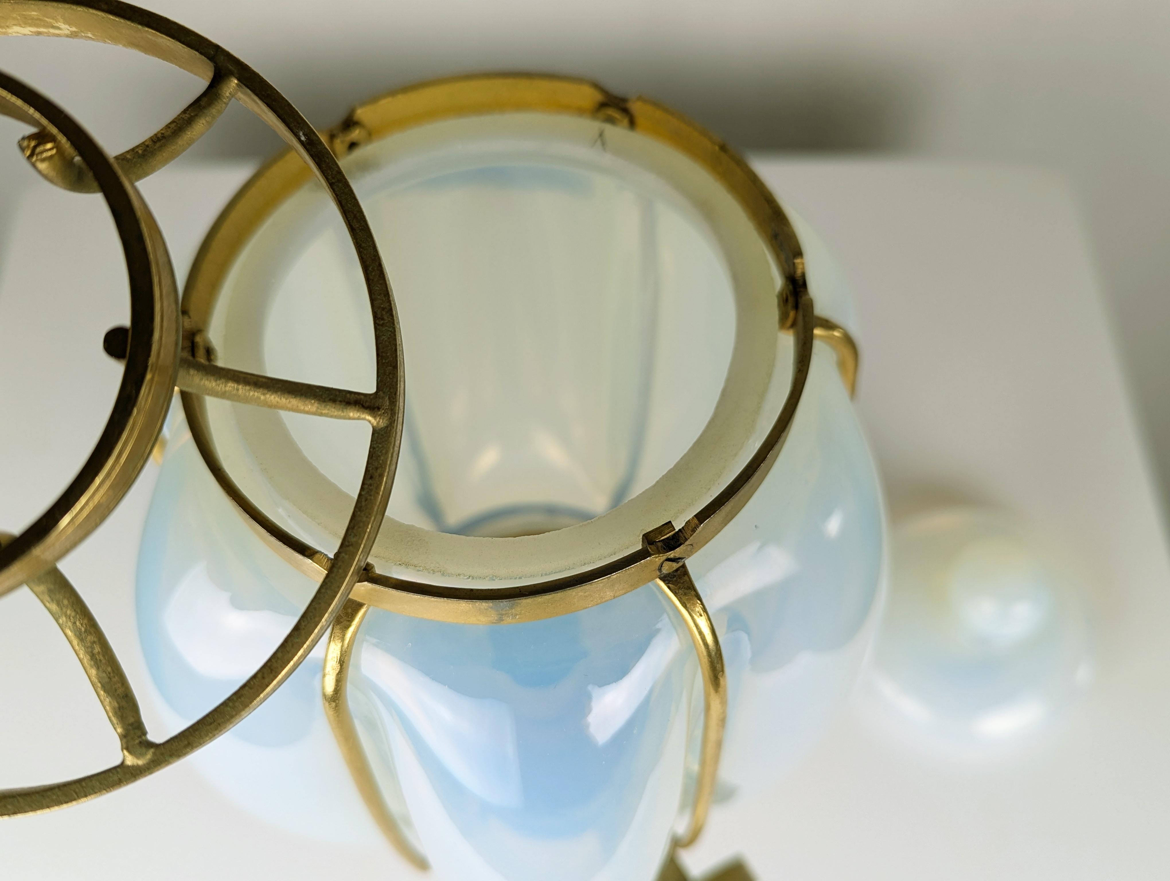Large Gilted Metal & Iridescent Murano Glass 1940s Sconce For Sale 2