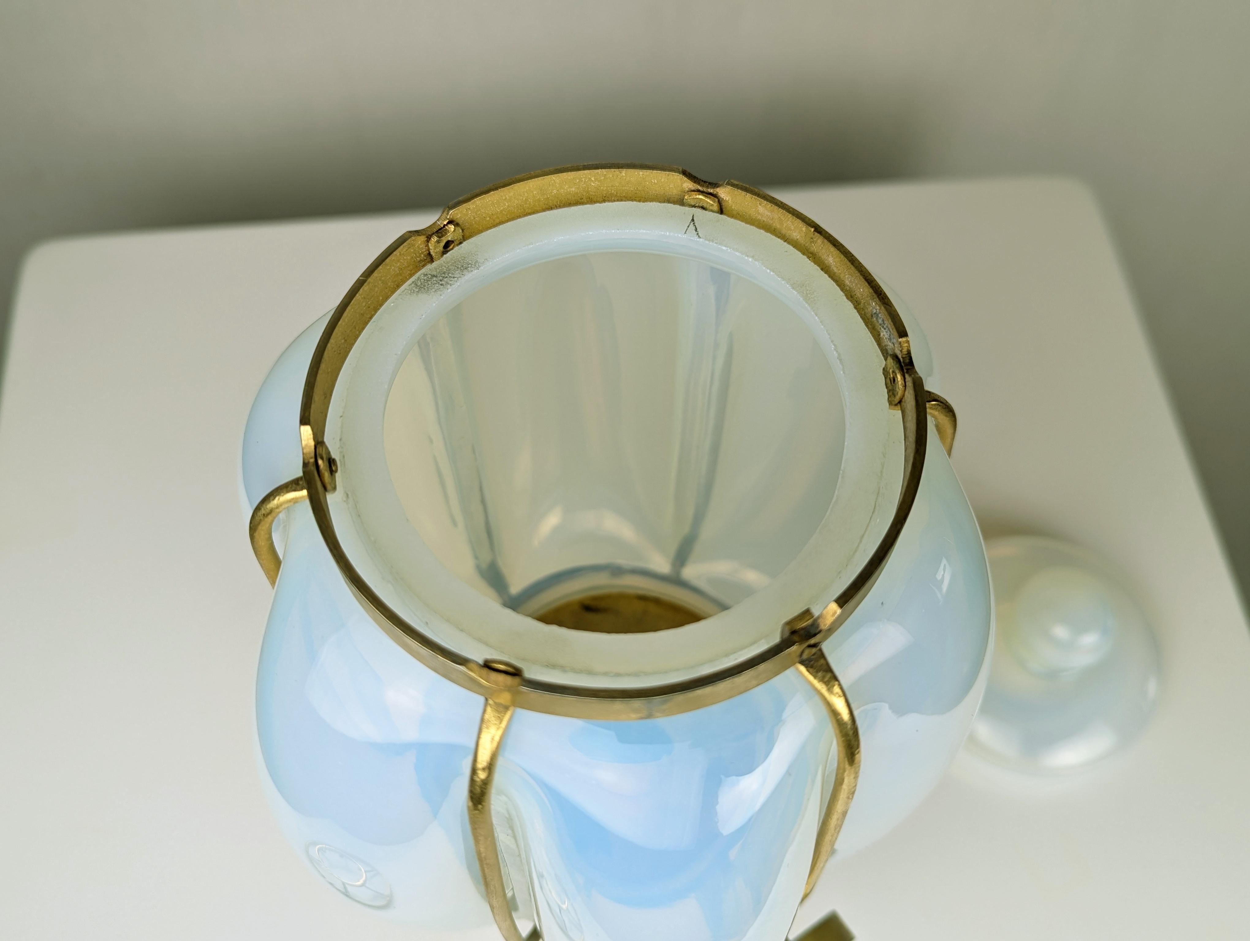 Large Gilted Metal & Iridescent Murano Glass 1940s Sconce For Sale 3