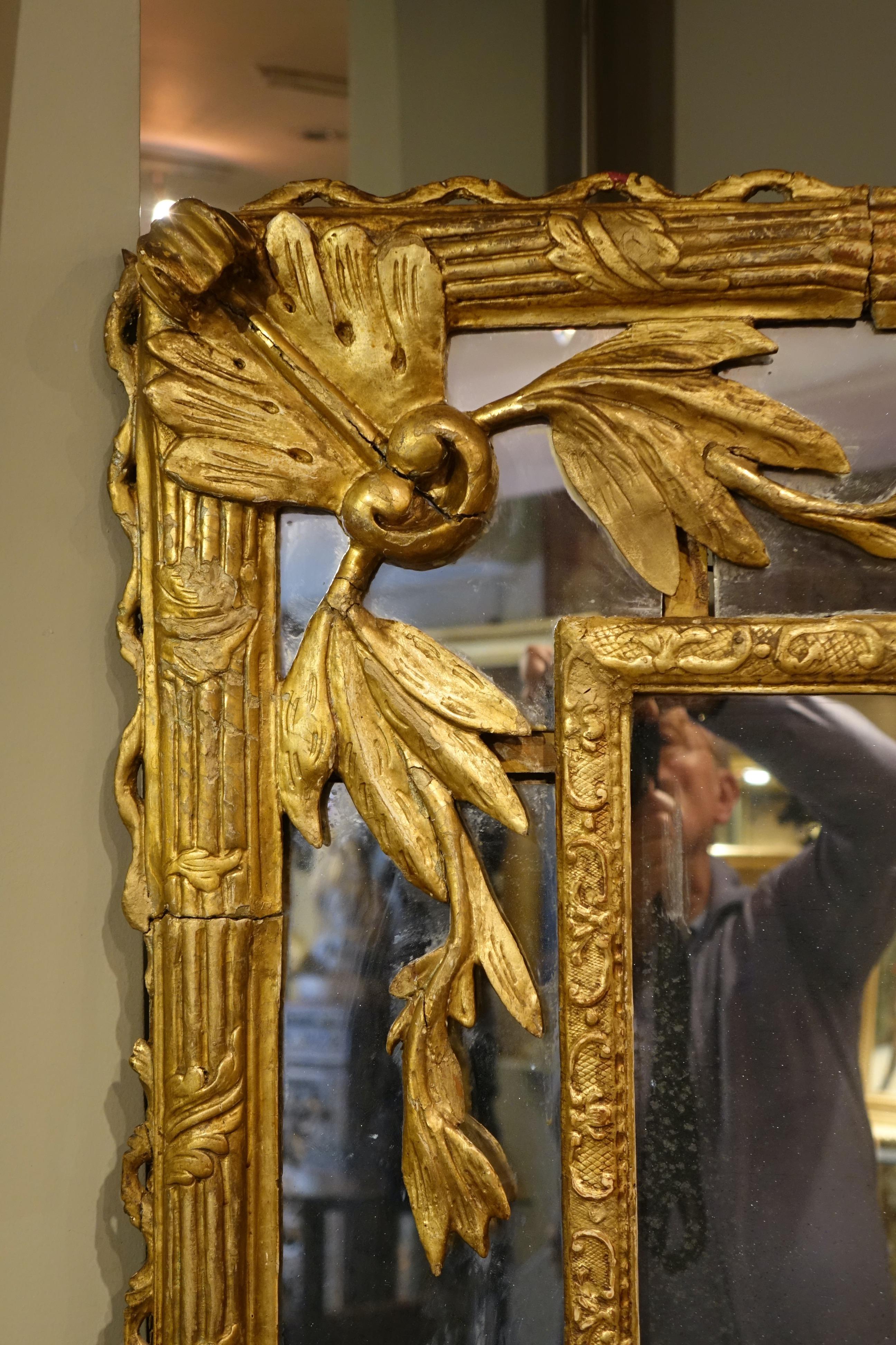 Großer Spiegel aus vergoldetem Holz, Italien, 18. im Zustand „Gut“ im Angebot in PARIS, FR