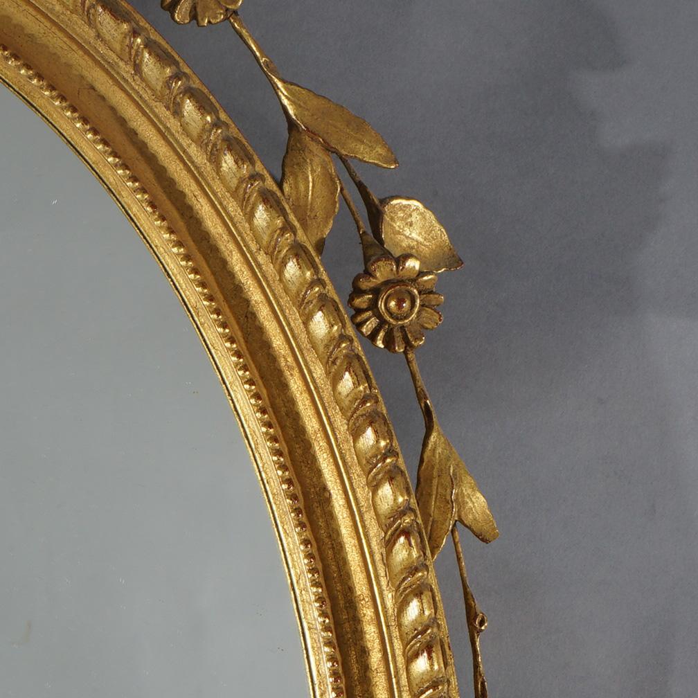 Grande specchio da parete ovale in legno dorato con elementi floreali, fogliame e volute del XX secolo in vendita 2