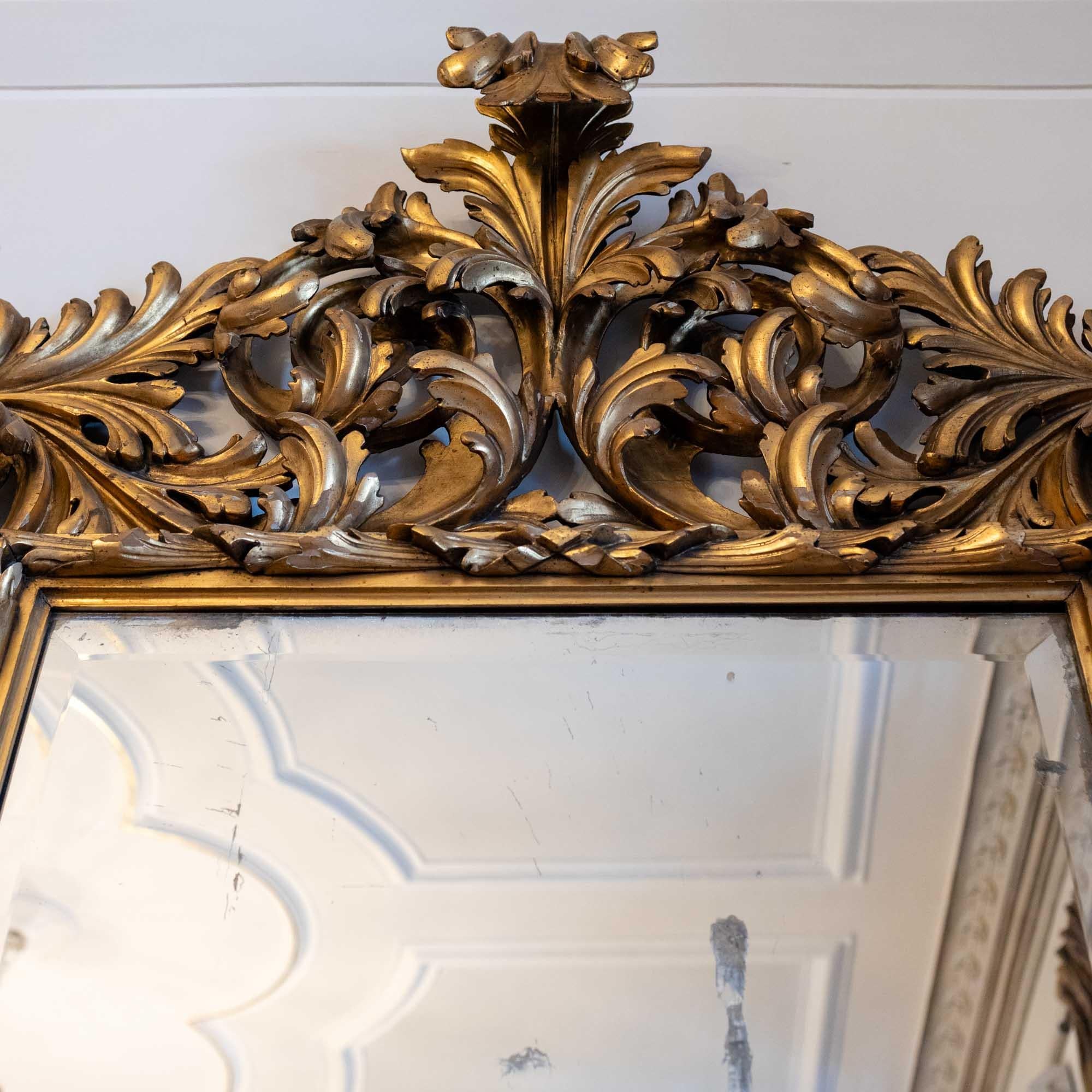 italien Grand miroir mural en bois doré, Florence, Italie vers 1880 en vente