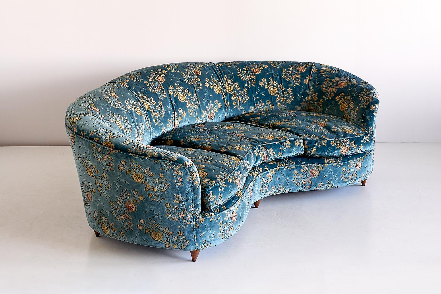 Large Gio Ponti Attributed Curved Sofa in Original Blue Floral Upholstery, 1930s 1