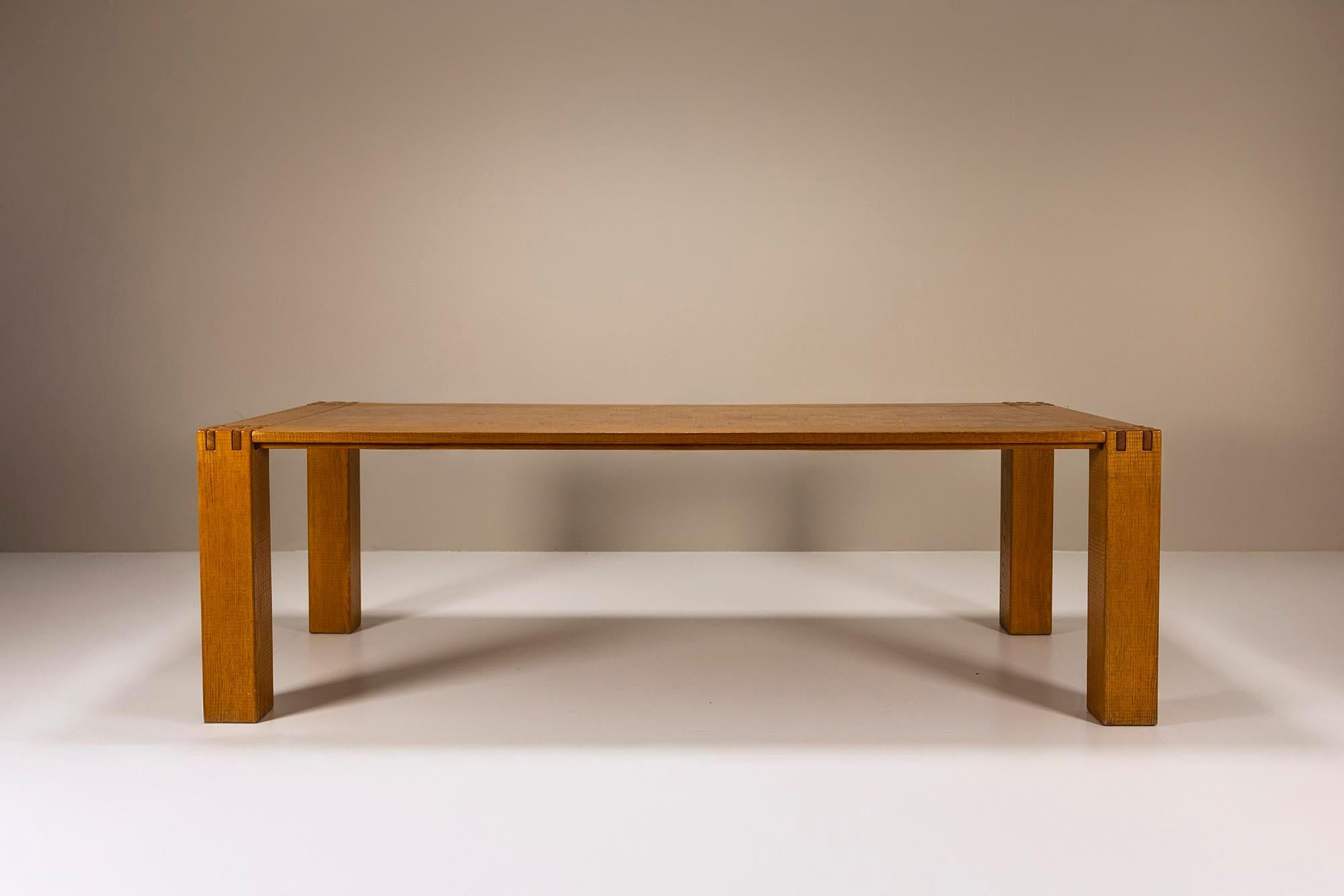 Großer Giuseppe Rivadossi Esszimmertisch in Eiche, Italien 1970er Jahre (Moderne der Mitte des Jahrhunderts) im Angebot