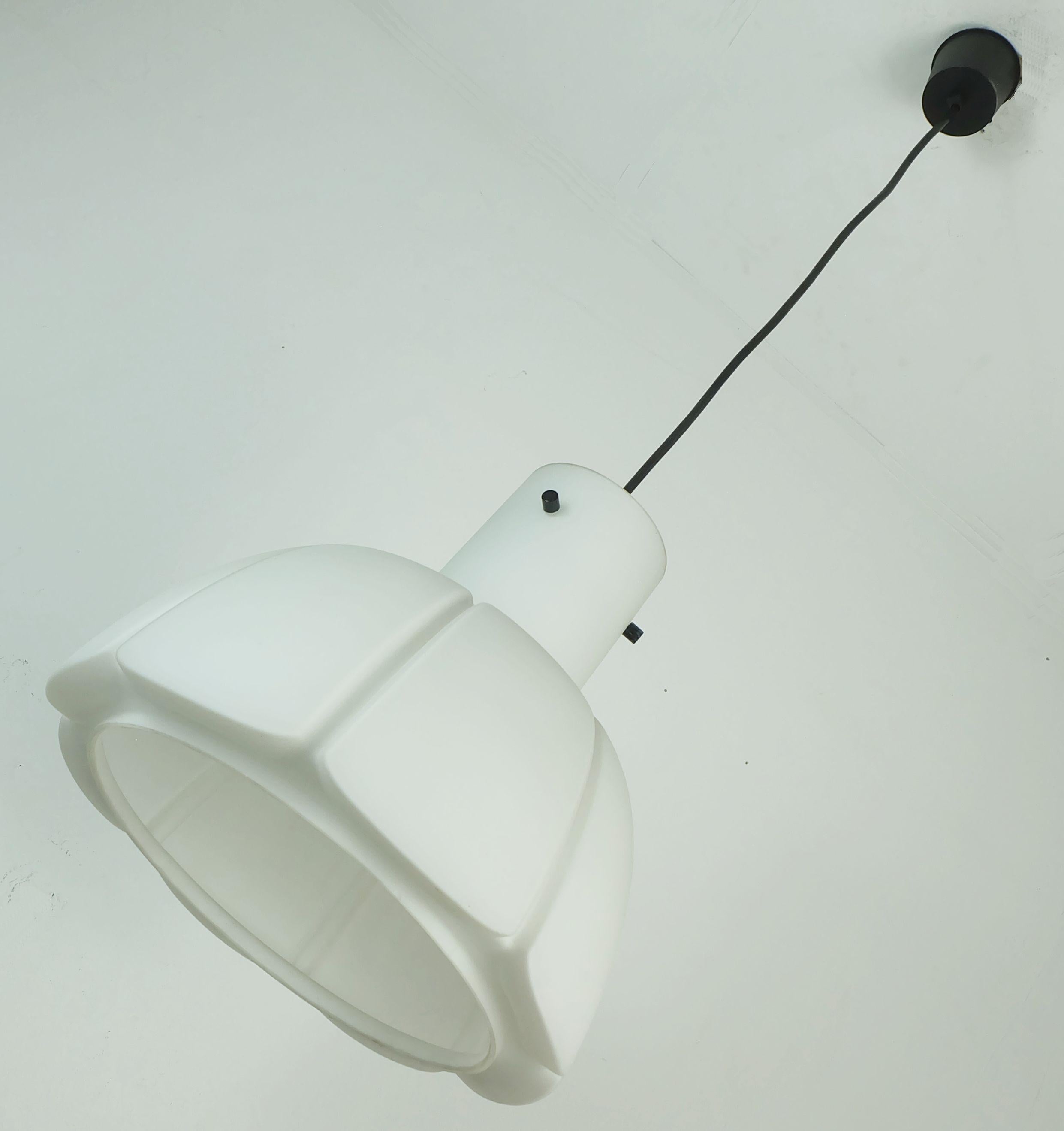 large glashuette limburg PENDANT LIGHT white flower shaped opaline glass shade In Good Condition For Sale In Mannheim, DE