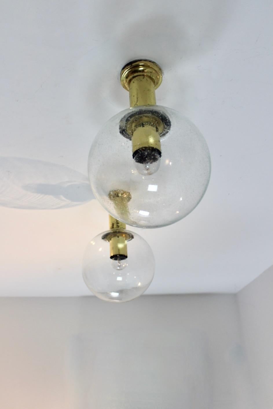 Große Glashütte Limburg Messing & Glas Globe Flush Mount, Stock von sechs im Angebot 1