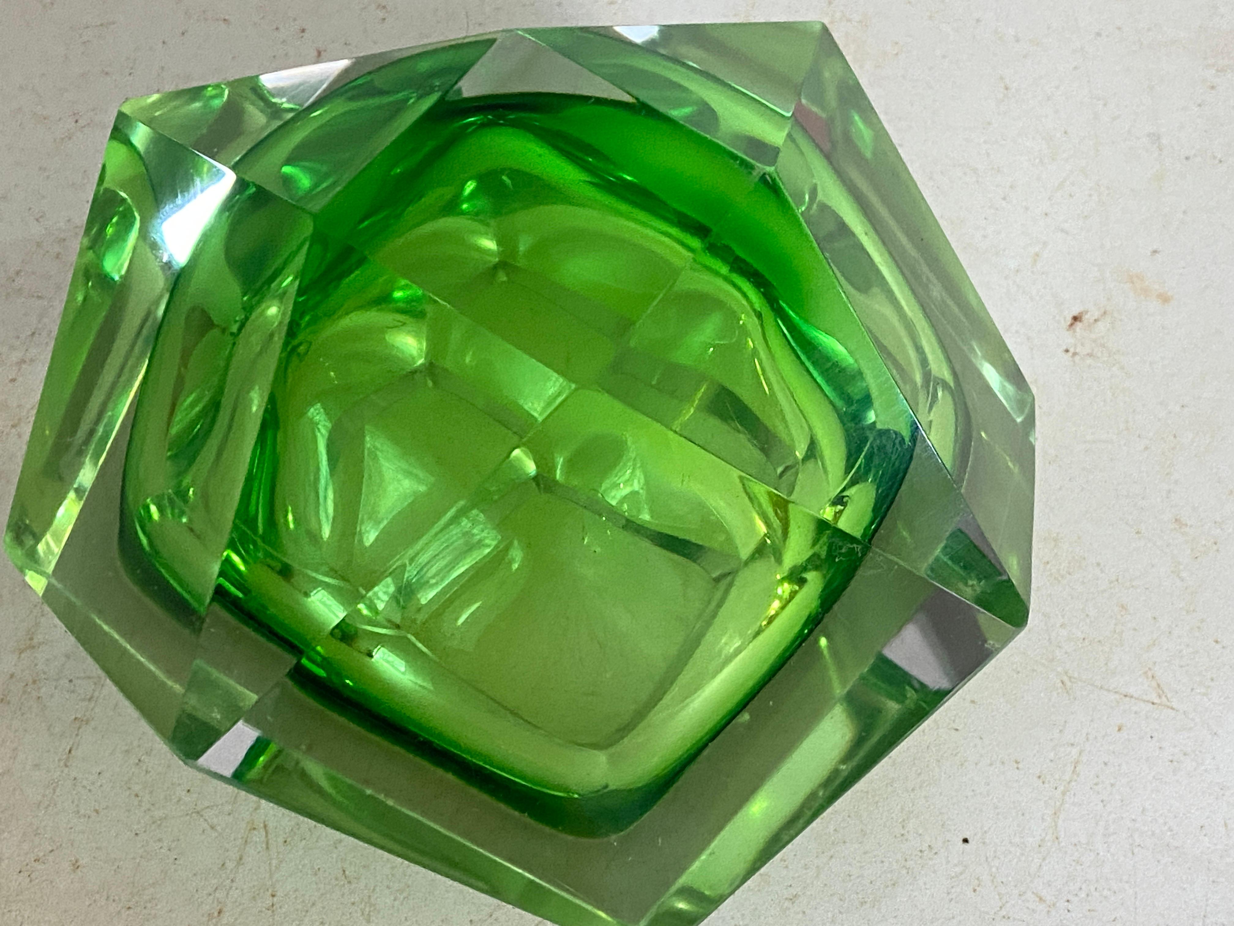 Large Glass 1960 Italian Ashtray Green Color In Good Condition For Sale In Auribeau sur Siagne, FR