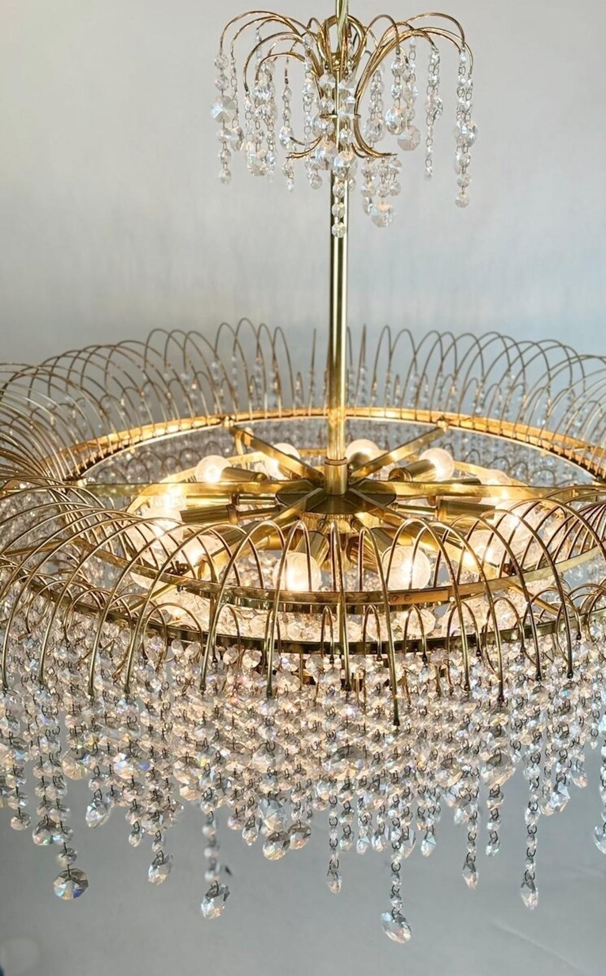 Grande lampadario in vetro e ottone - 19 luci in vendita 1