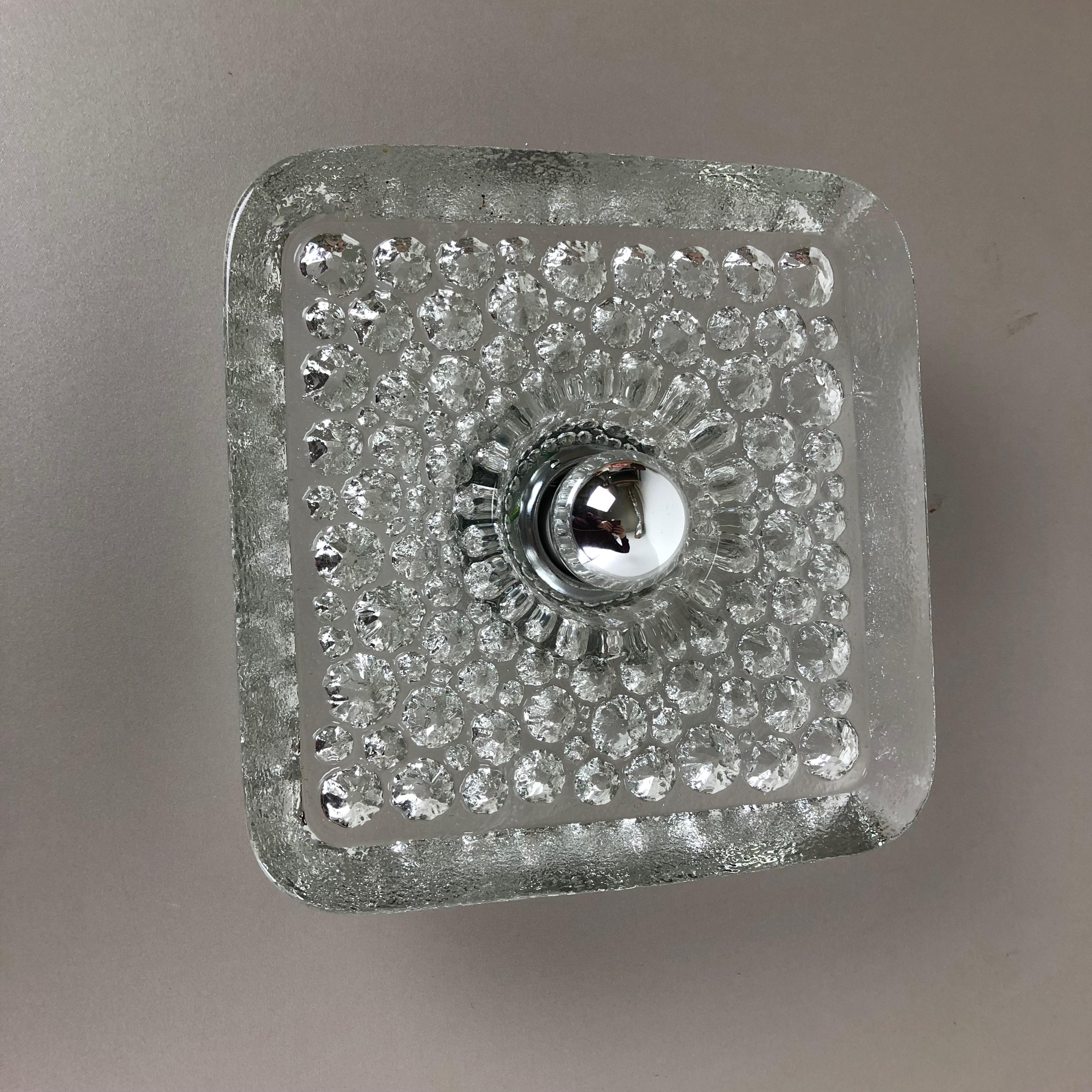 Article:

wall light 


Producer:

Peill and Putzler, Germany


Origin:

Germany



Age:

1970s



Original 1970s modernist German wall Light made of glass and metal. This super rare wall light was produced in the 1970s by the