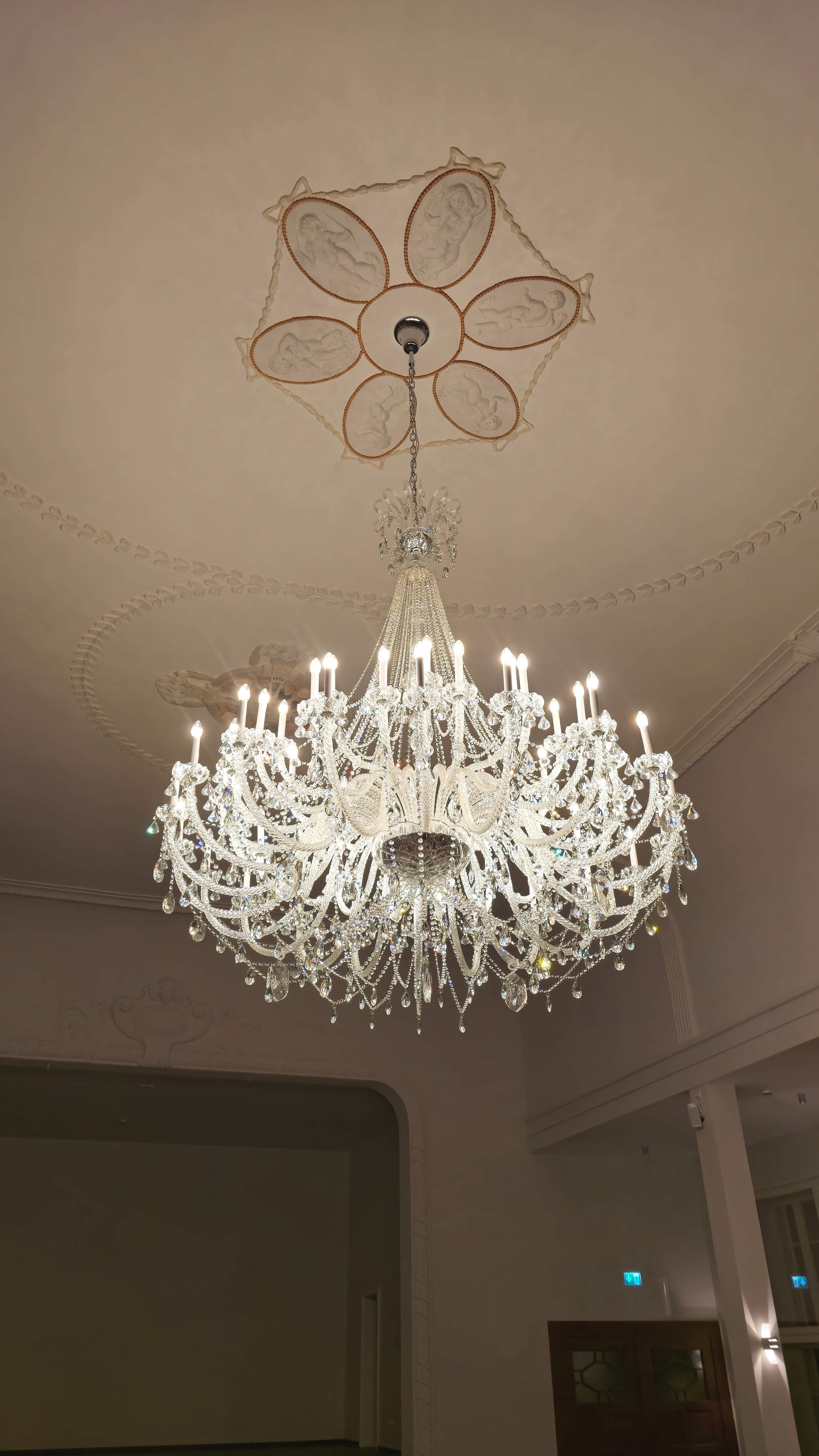 Grande lampadario in vetro con cristalli scintillanti &New in vendita 3