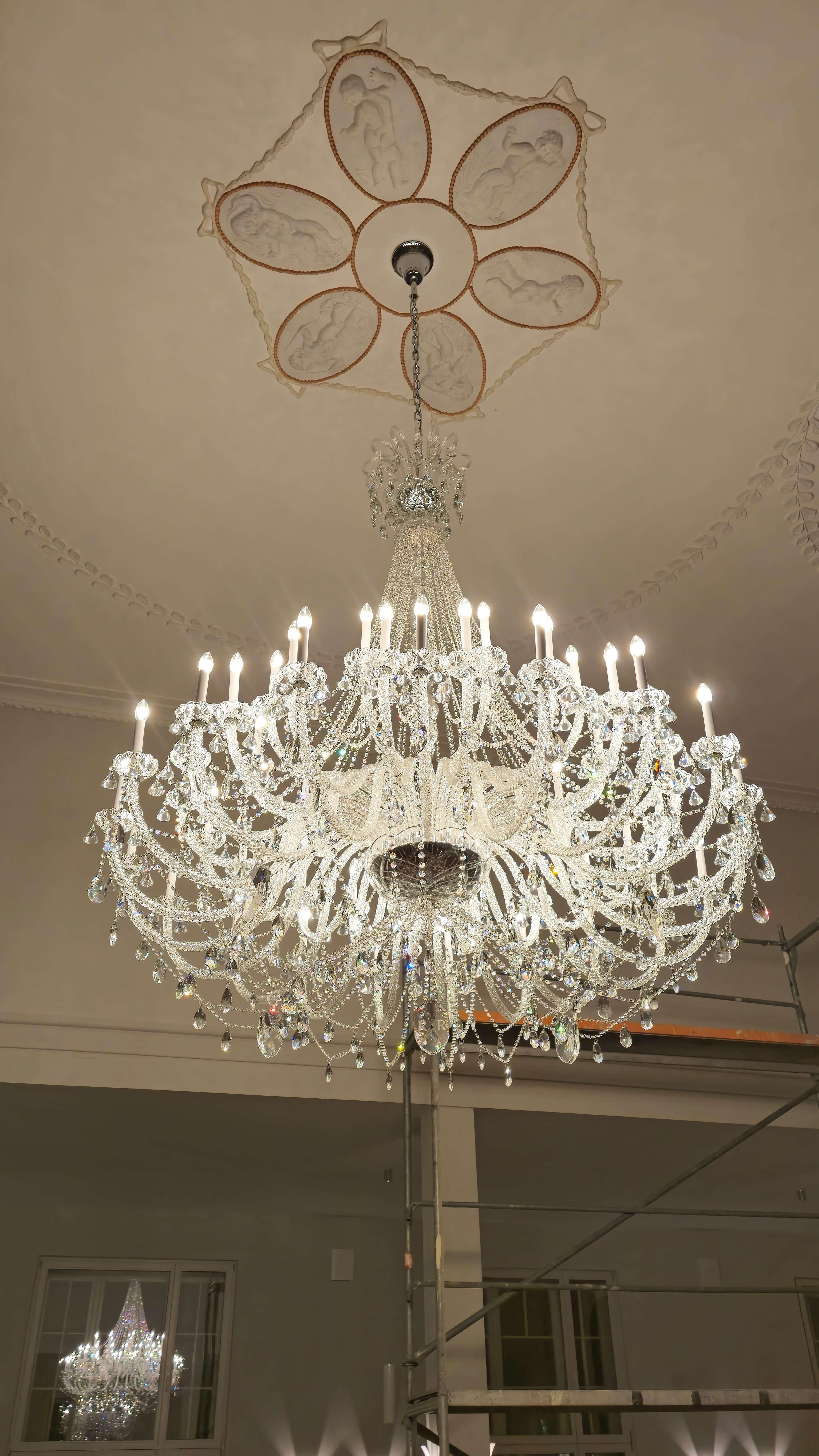 Grande lampadario in vetro con cristalli scintillanti &New in vendita 5