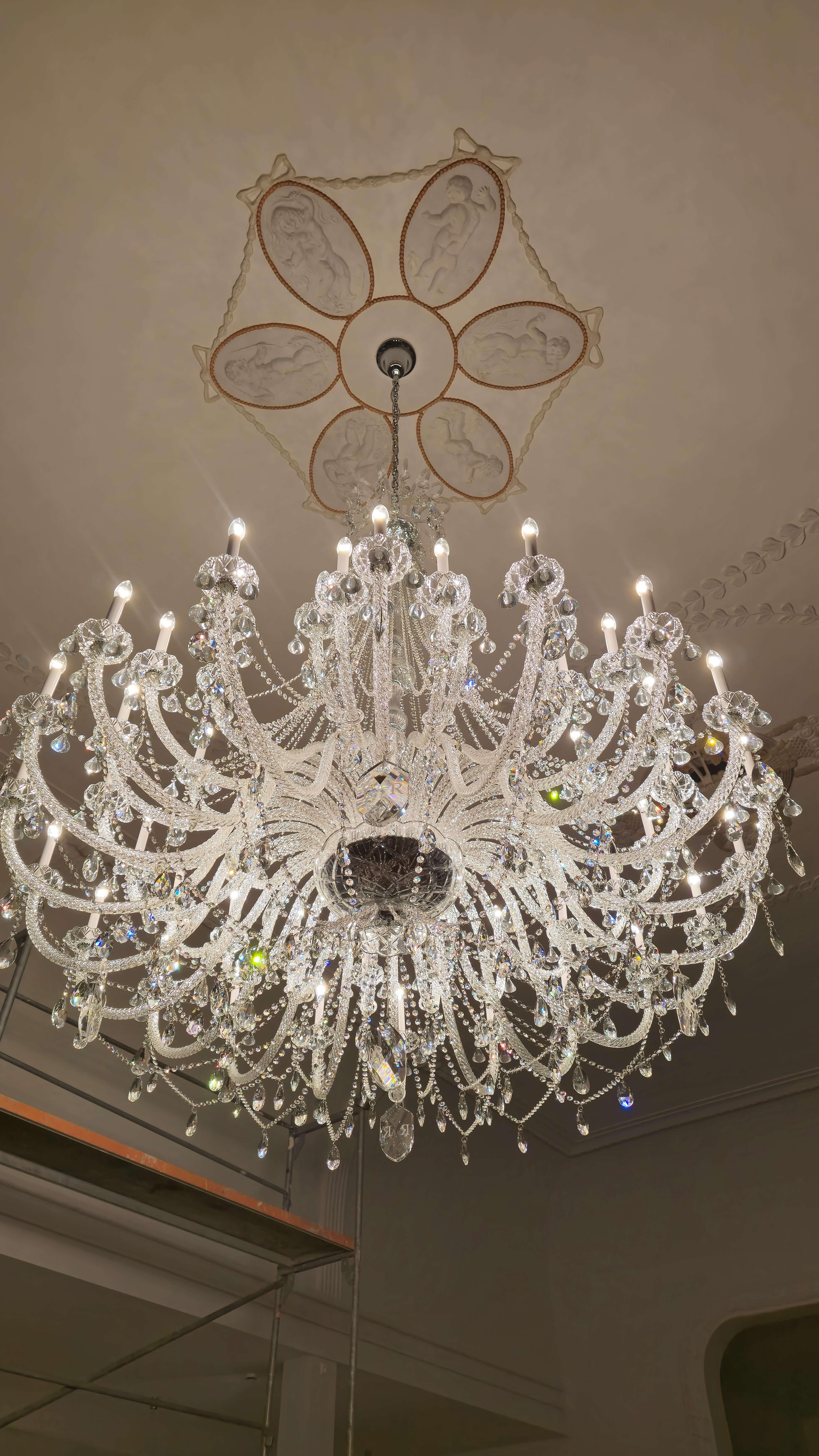 Grande lampadario in vetro con cristalli scintillanti &New in vendita 7