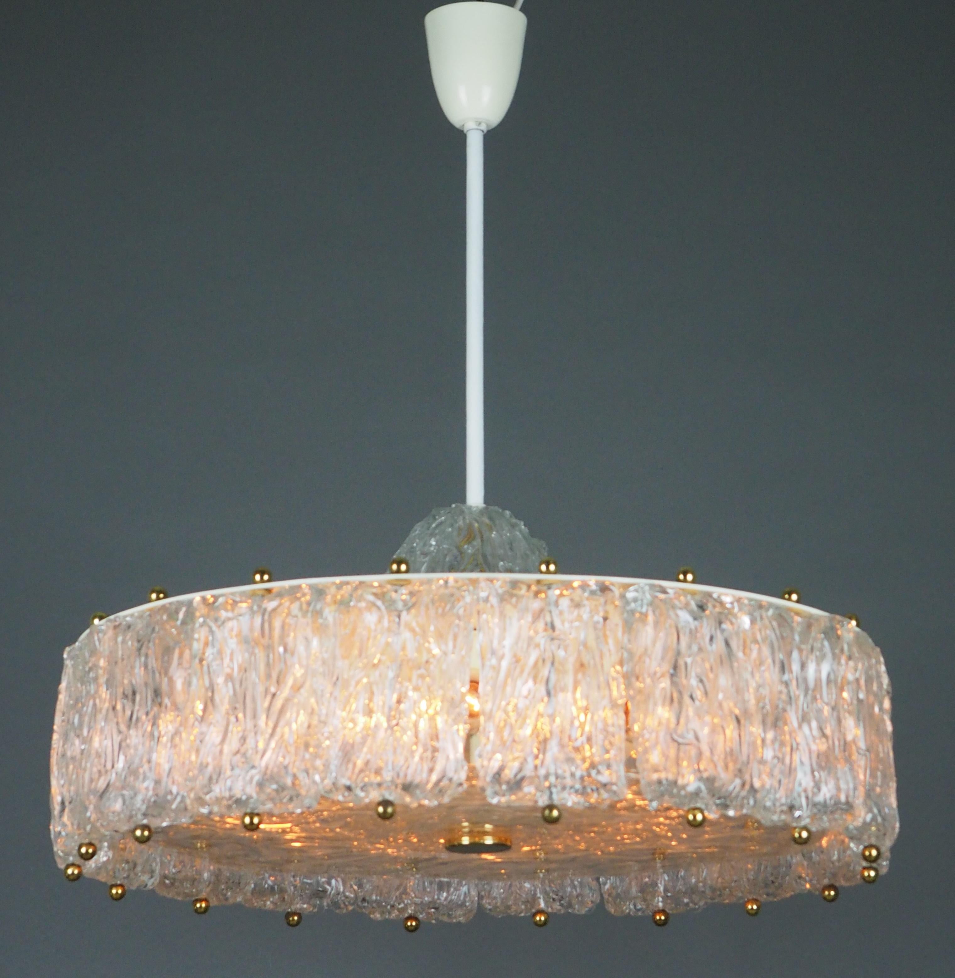 A wonderfull Mid-Century Modern twelve-light glass chandelier by Aureliano Tos, Italy circa 1960.
This beautiful chandelier is made of textured glass, lacquered metal and brass hardware.
Socket: 12 x e 14 (Edison) standard screw bulbs.
 