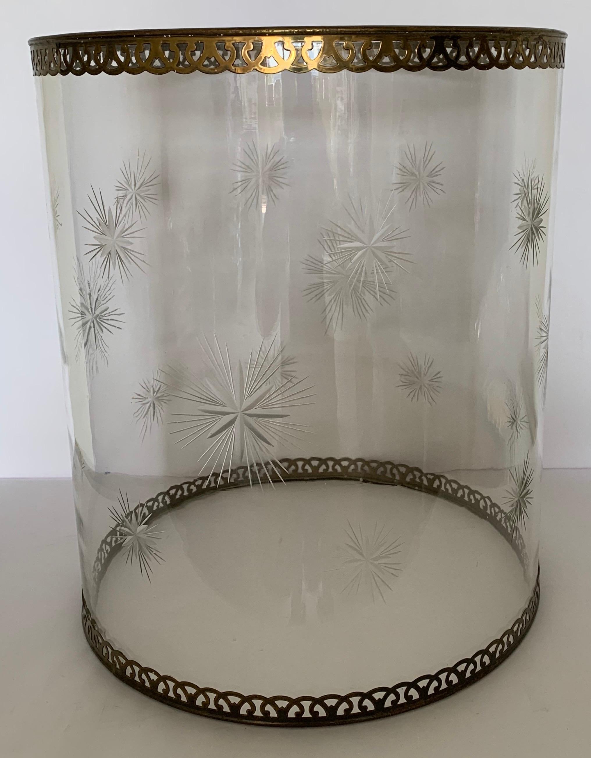 Etched Star Glass Hurricane In Good Condition In Stamford, CT