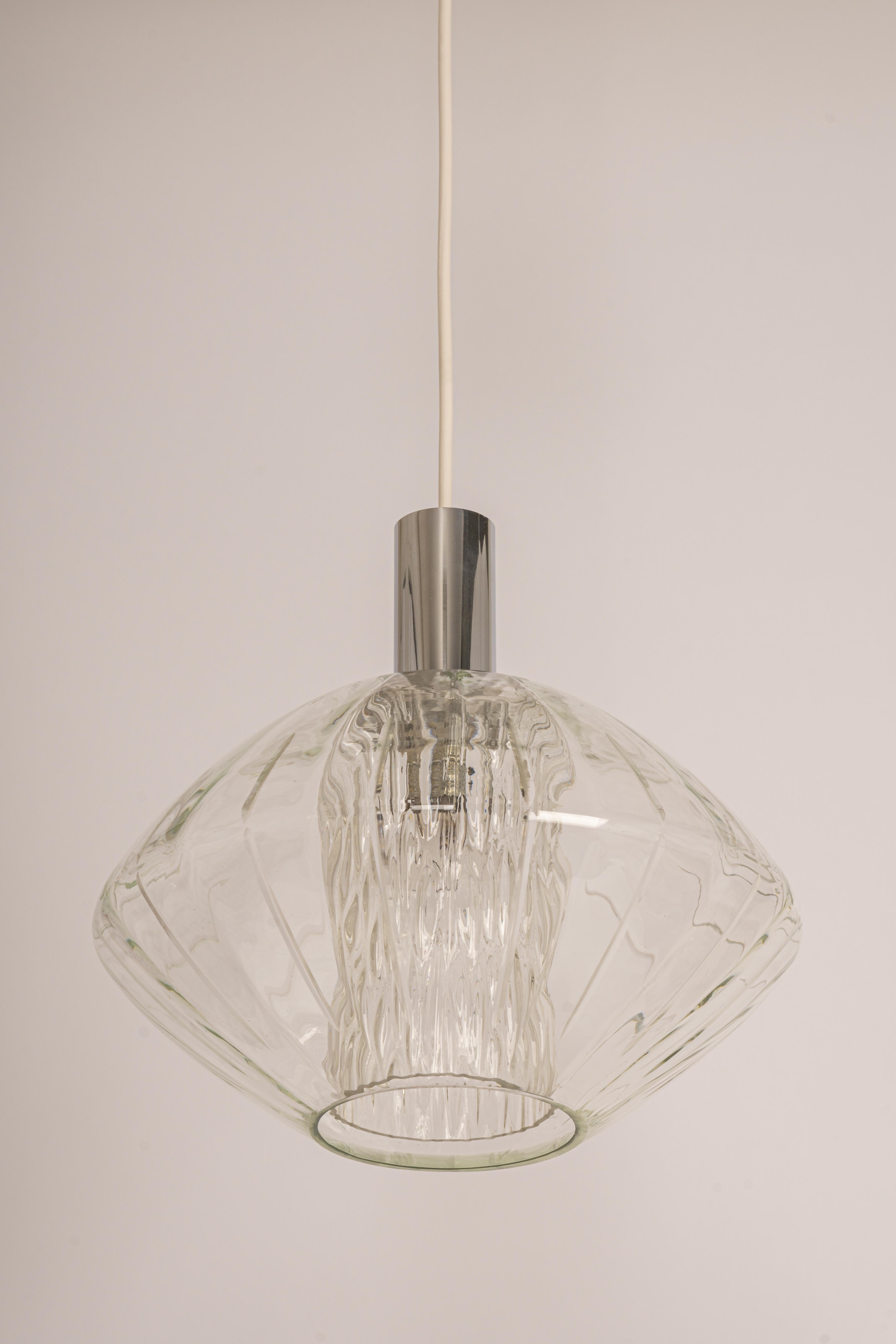 Tedesco Grande lampada a sospensione in vetro a forma di tulipano di Cosack, Germania, anni '70 in vendita