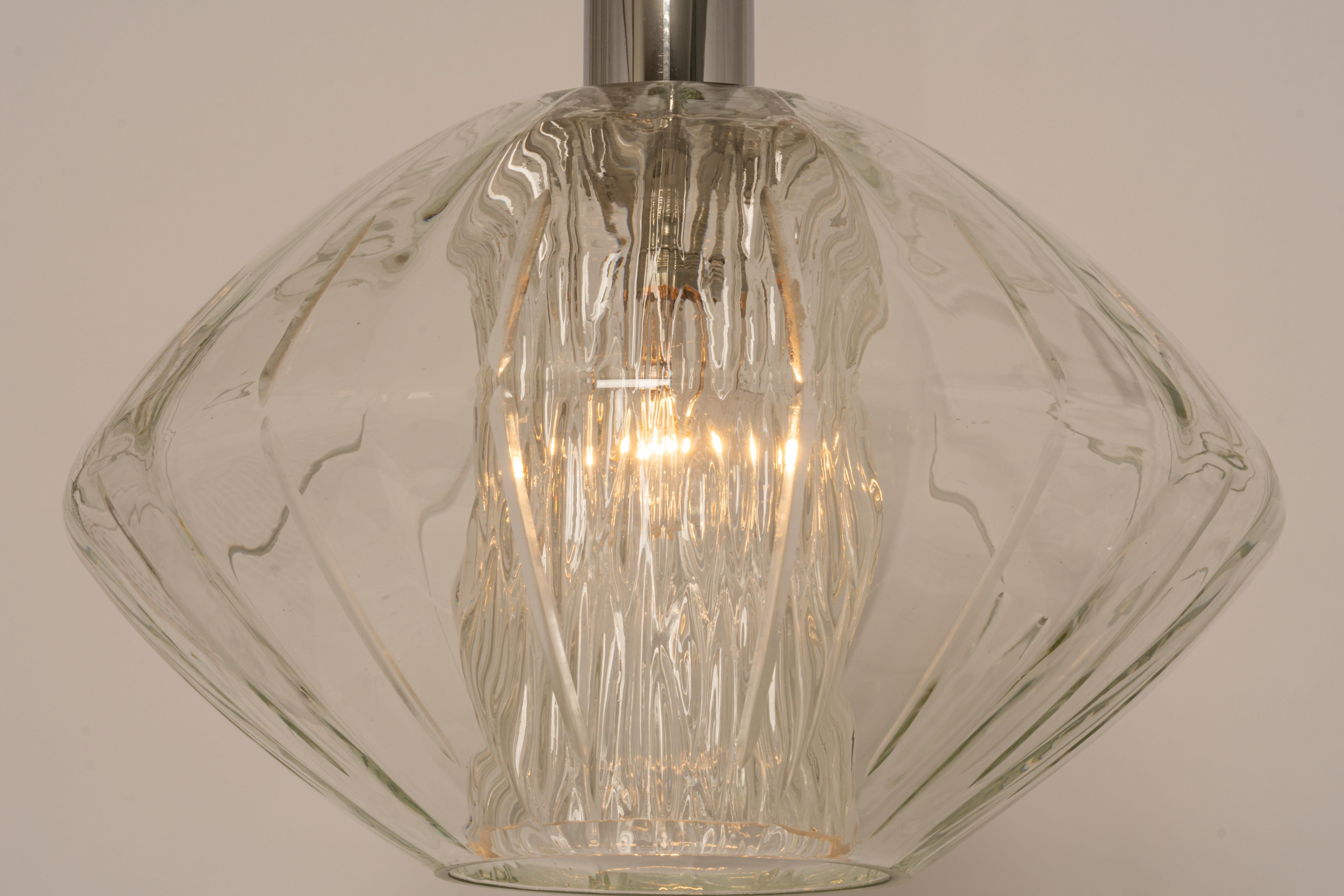 Cromo Grande lampada a sospensione in vetro a forma di tulipano di Cosack, Germania, anni '70 in vendita