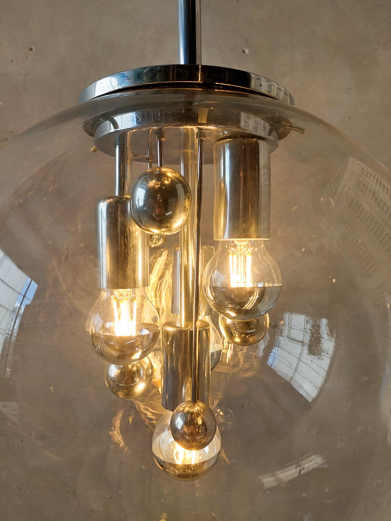 Grande lampada a sospensione a globo in vetro A Space Age di Doria Leuchten, anni '70 in vendita 2