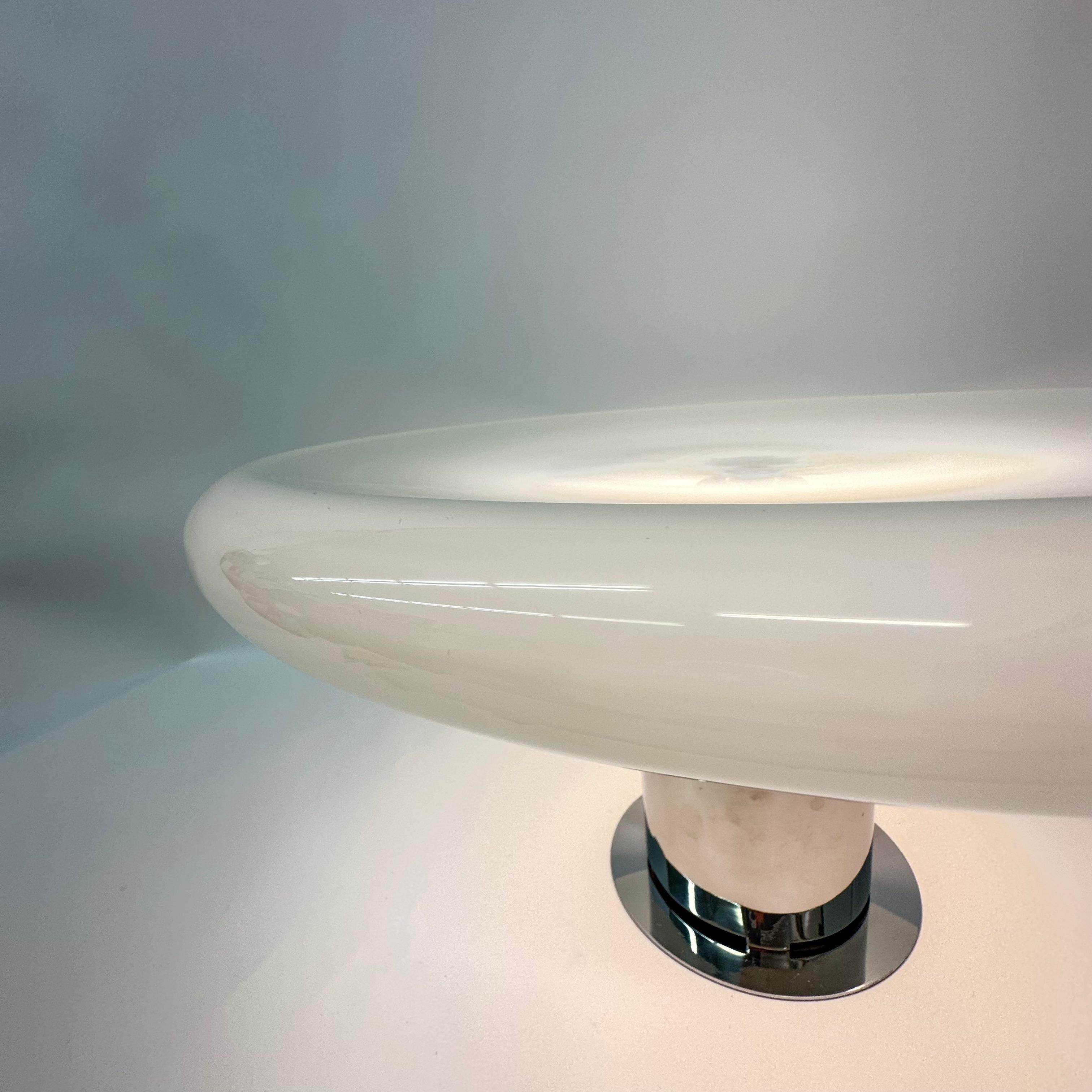 Grande lampe de bureau en verre de l'ère spatiale Ufo, design italien, années 1970 en vente 10