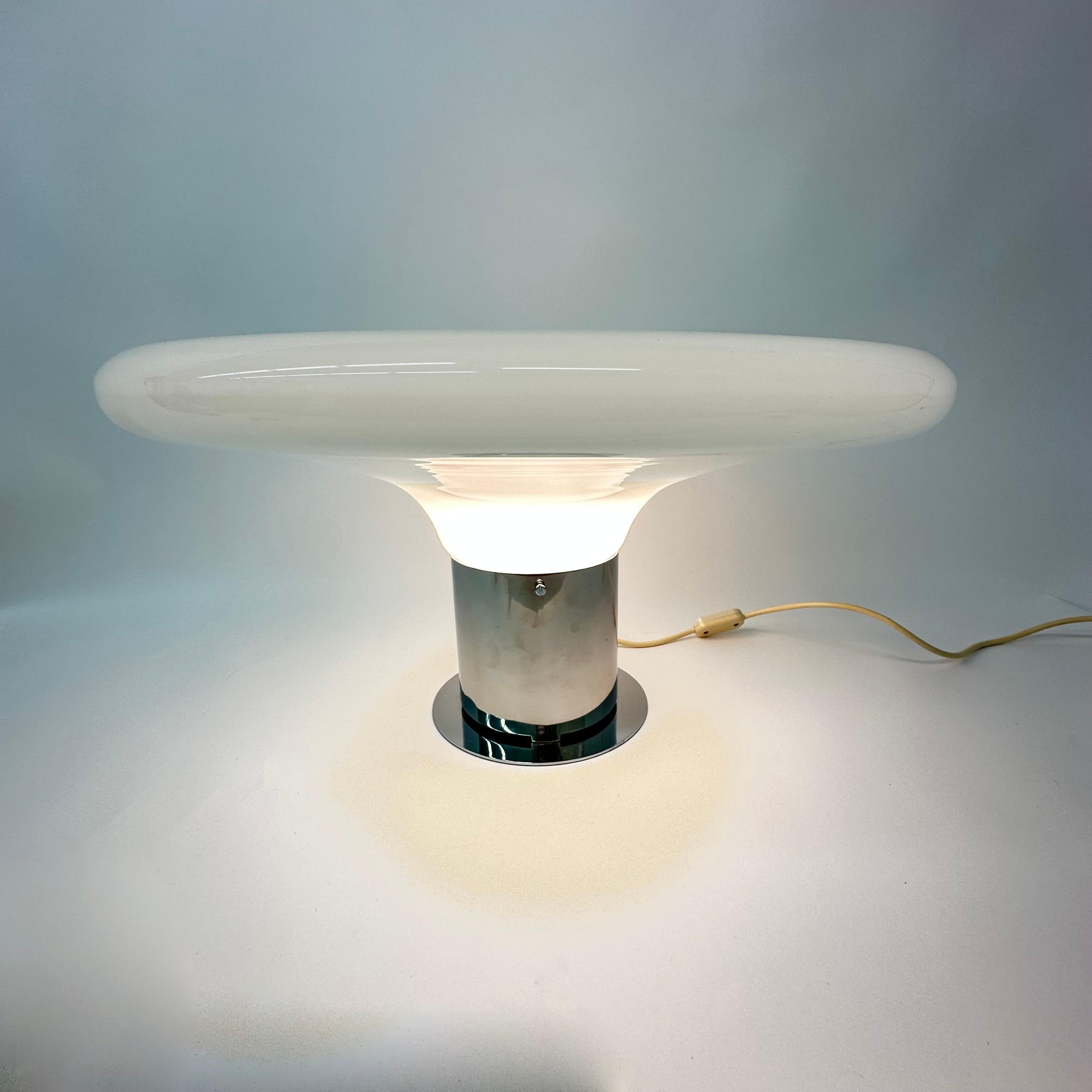Large Glass Table Lamp Ufo Space Age Italian Design, 1970s In Good Condition For Sale In Delft, NL
