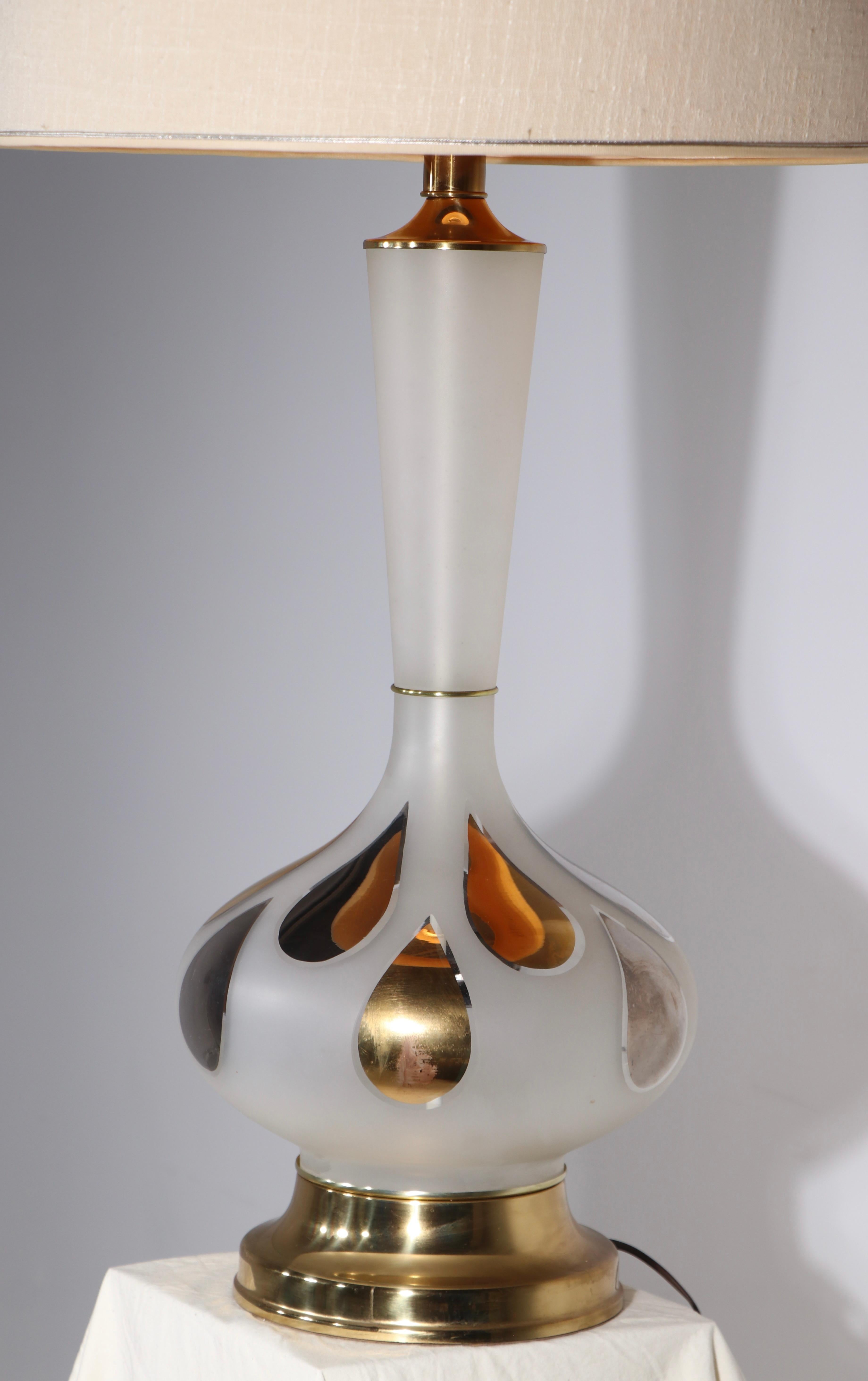 Large Glass Table Lamp with Gold Leaf Drip Motif circa 1950-1960's In Good Condition For Sale In New York, NY