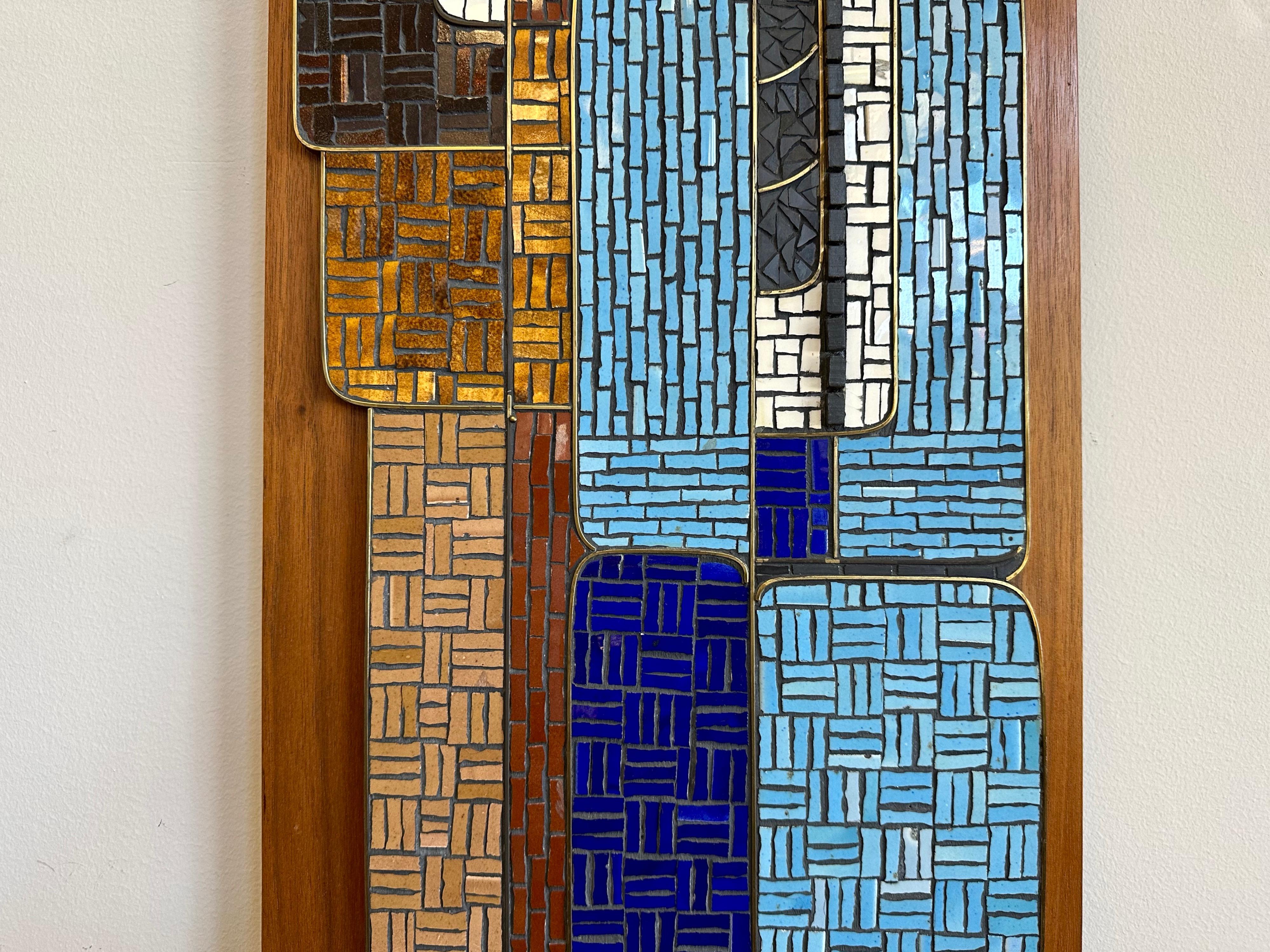 Mosaïque Grande mosaïque de carreaux de verre représentant une famille amérindienne sur panneau de noyer, années 1960