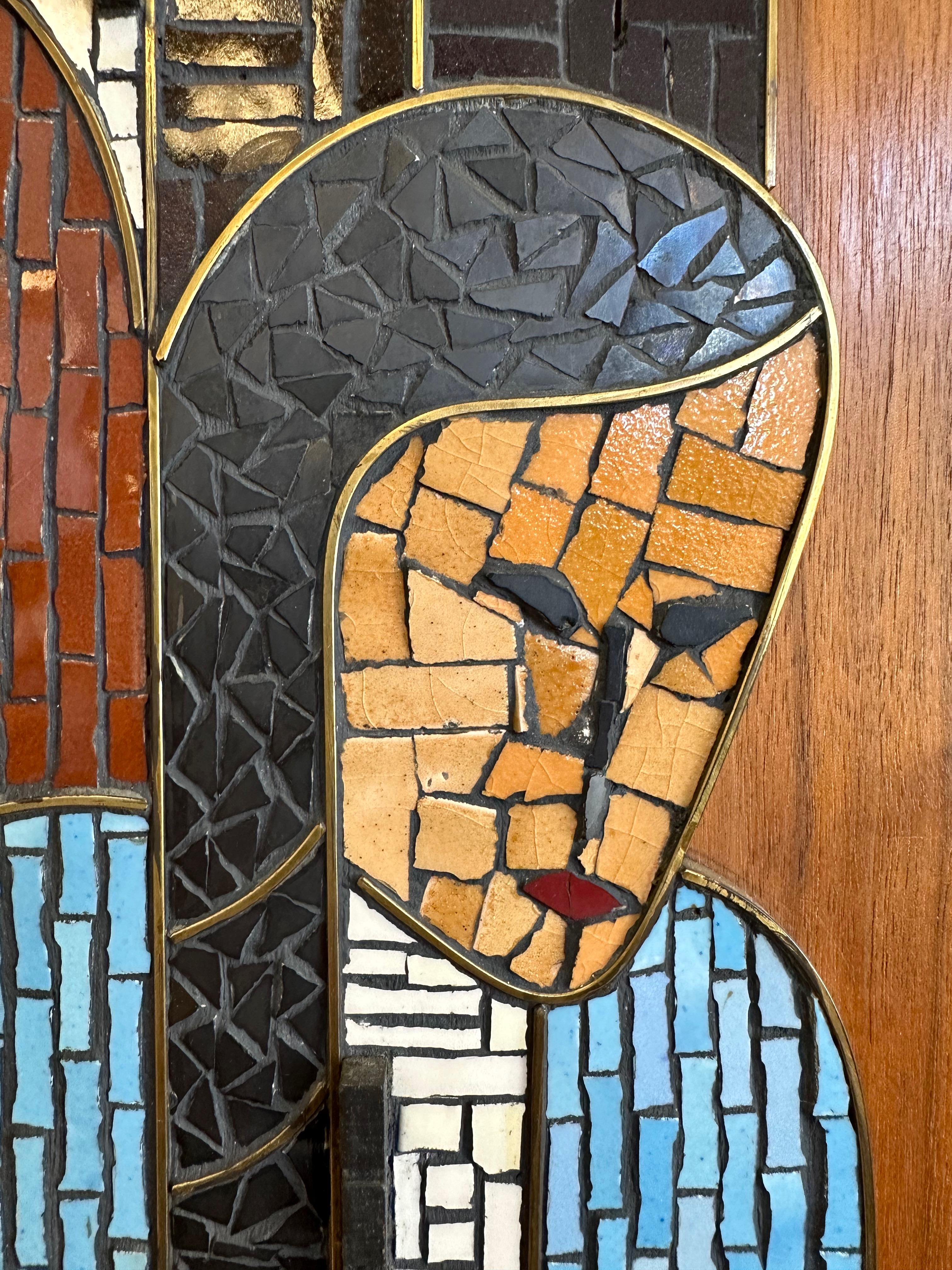 Grande mosaïque de carreaux de verre représentant une famille amérindienne sur panneau de noyer, années 1960 1