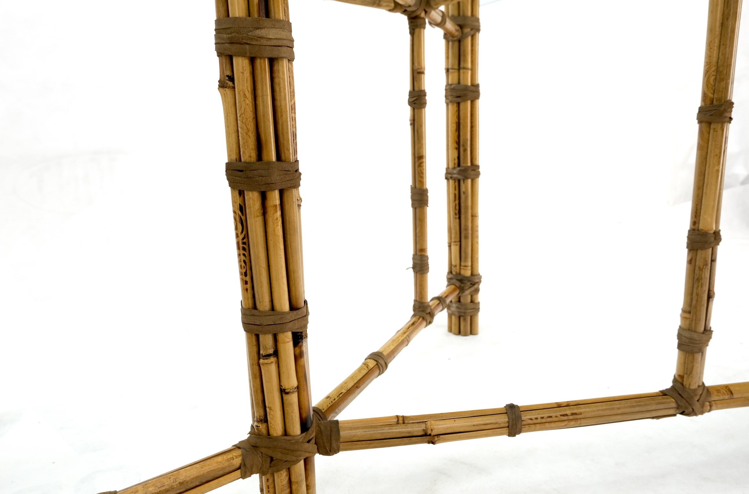 Großer Esstisch mit Glasplatte, Bambus und Lederriemenrahmen von McGuire im Angebot 8