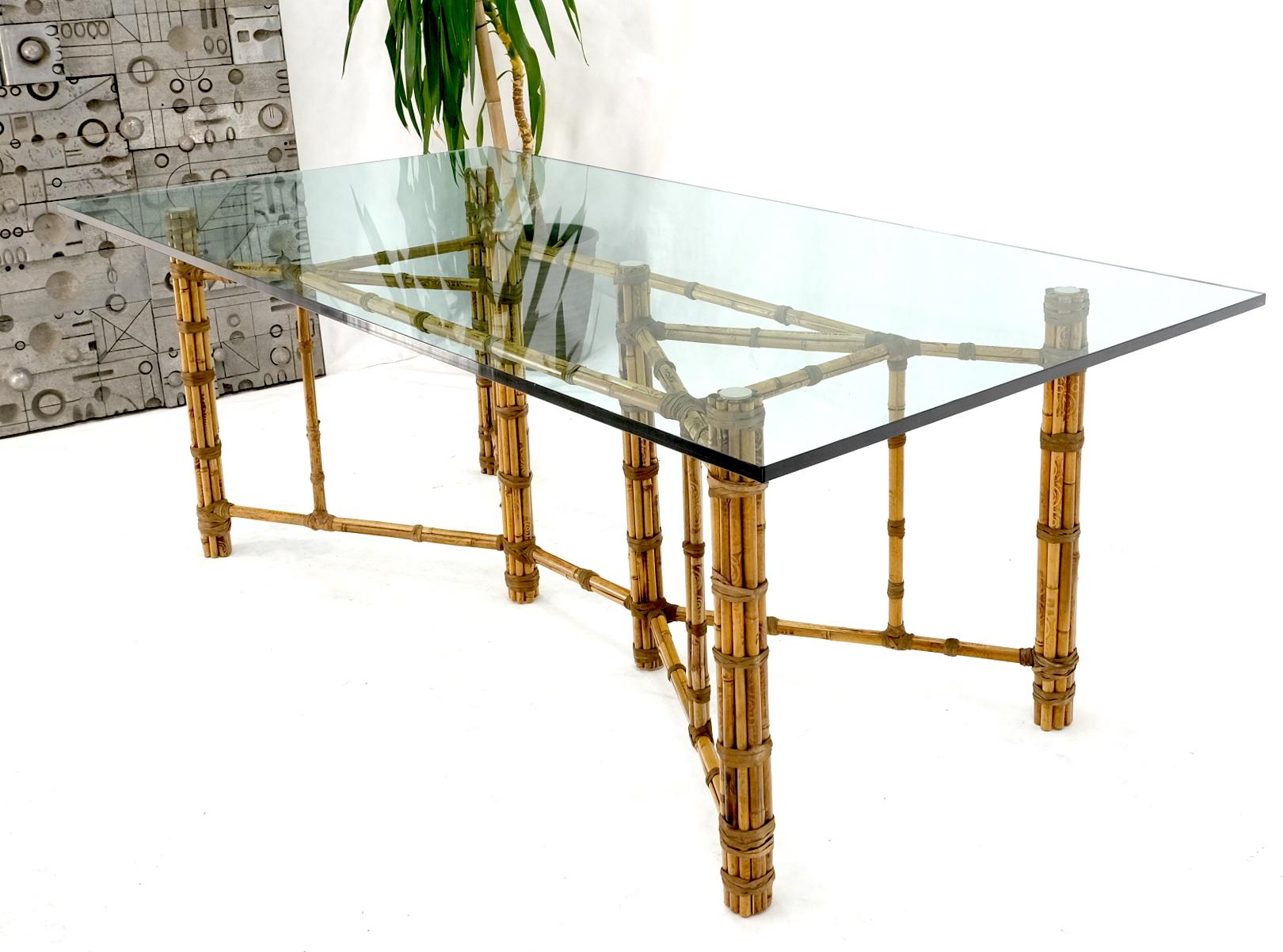 Grande table de conférence de salle à manger avec plateau en verre, cadre en bambou et sangles en cuir, McGuire en vente 9